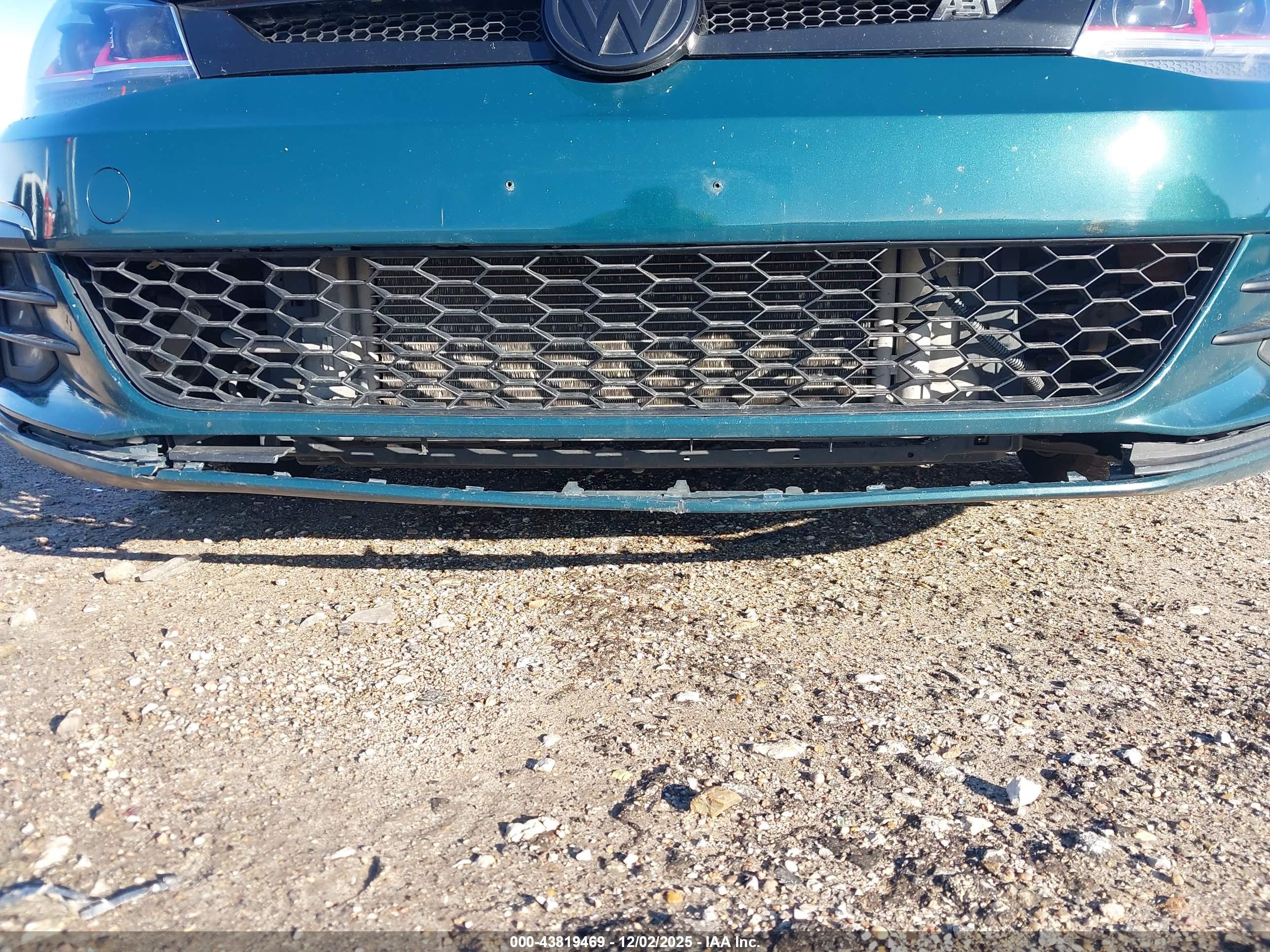 VOLKSWAGEN GOLF image 6