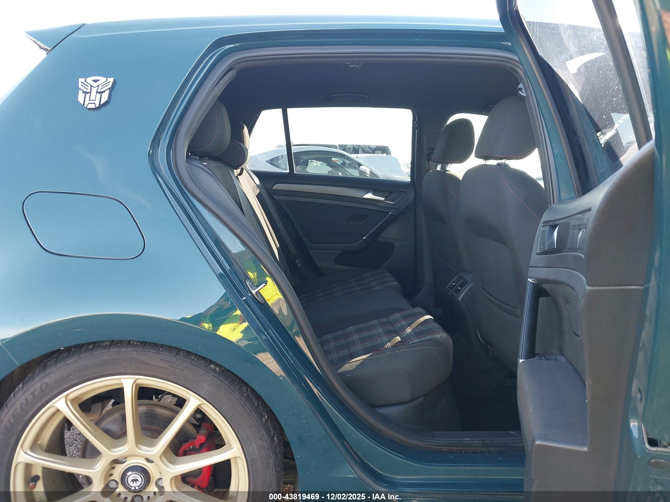 VOLKSWAGEN GOLF image 8