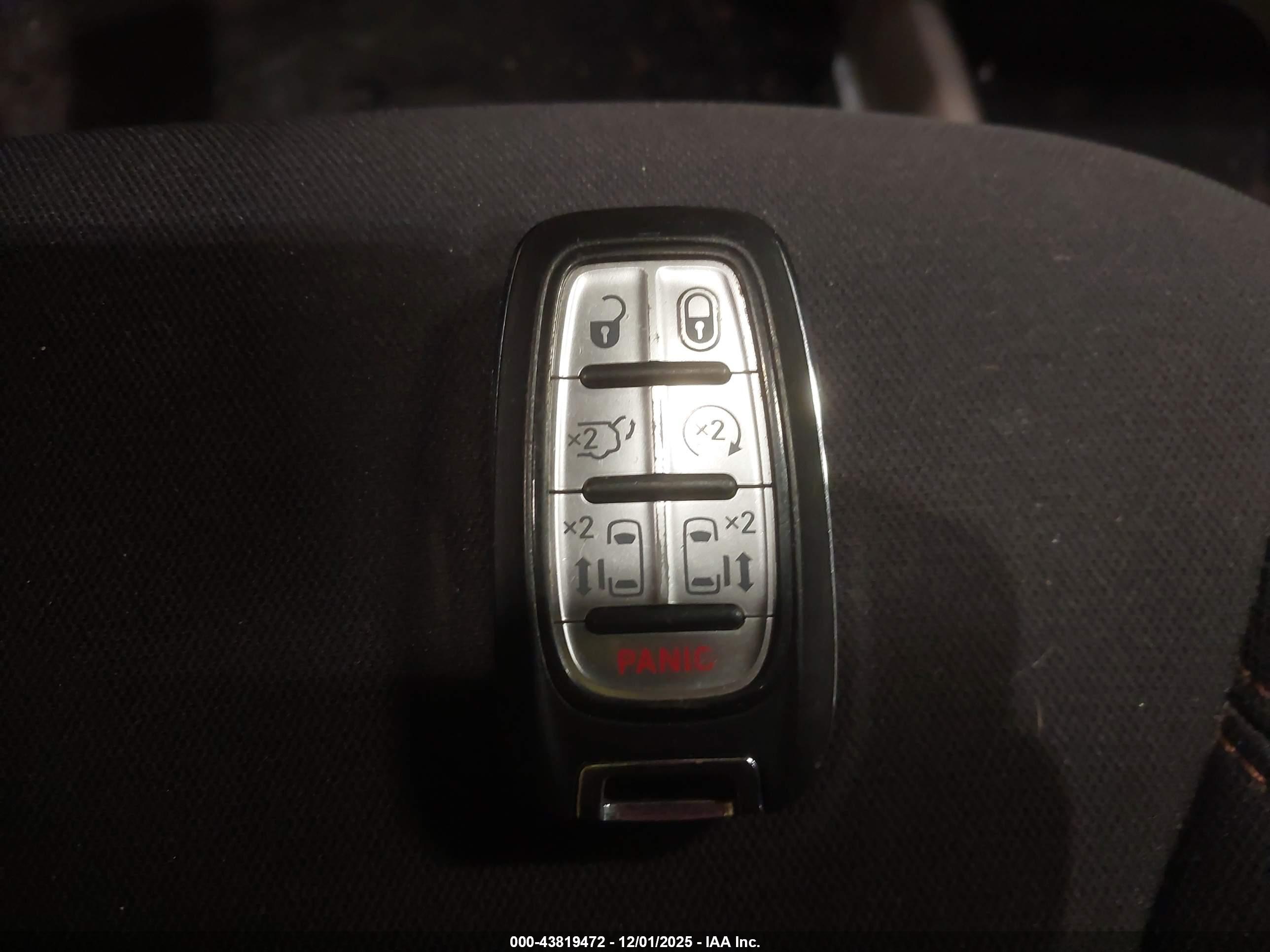 CHRYSLER PACIFICA image 11