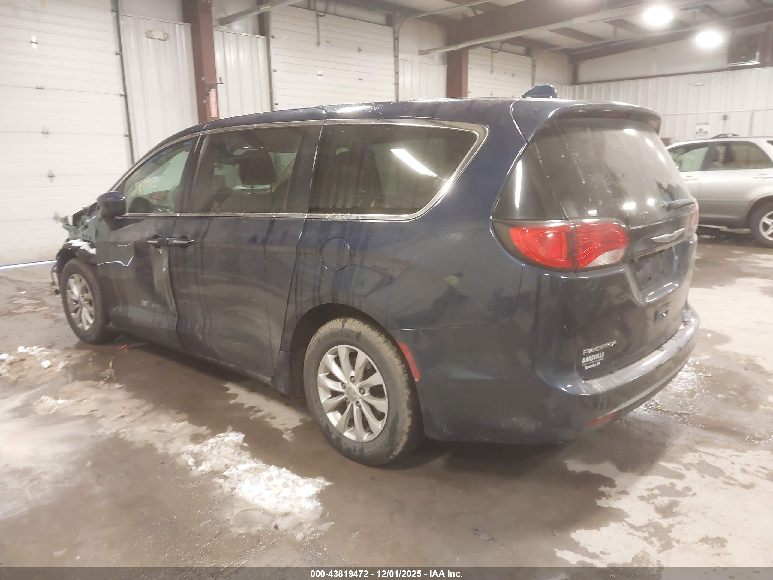 CHRYSLER PACIFICA image 3