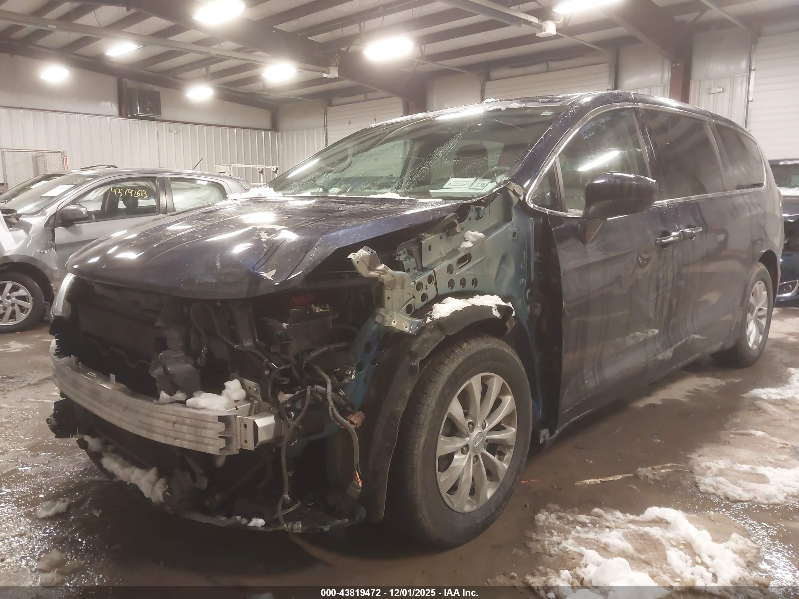 CHRYSLER PACIFICA image 6