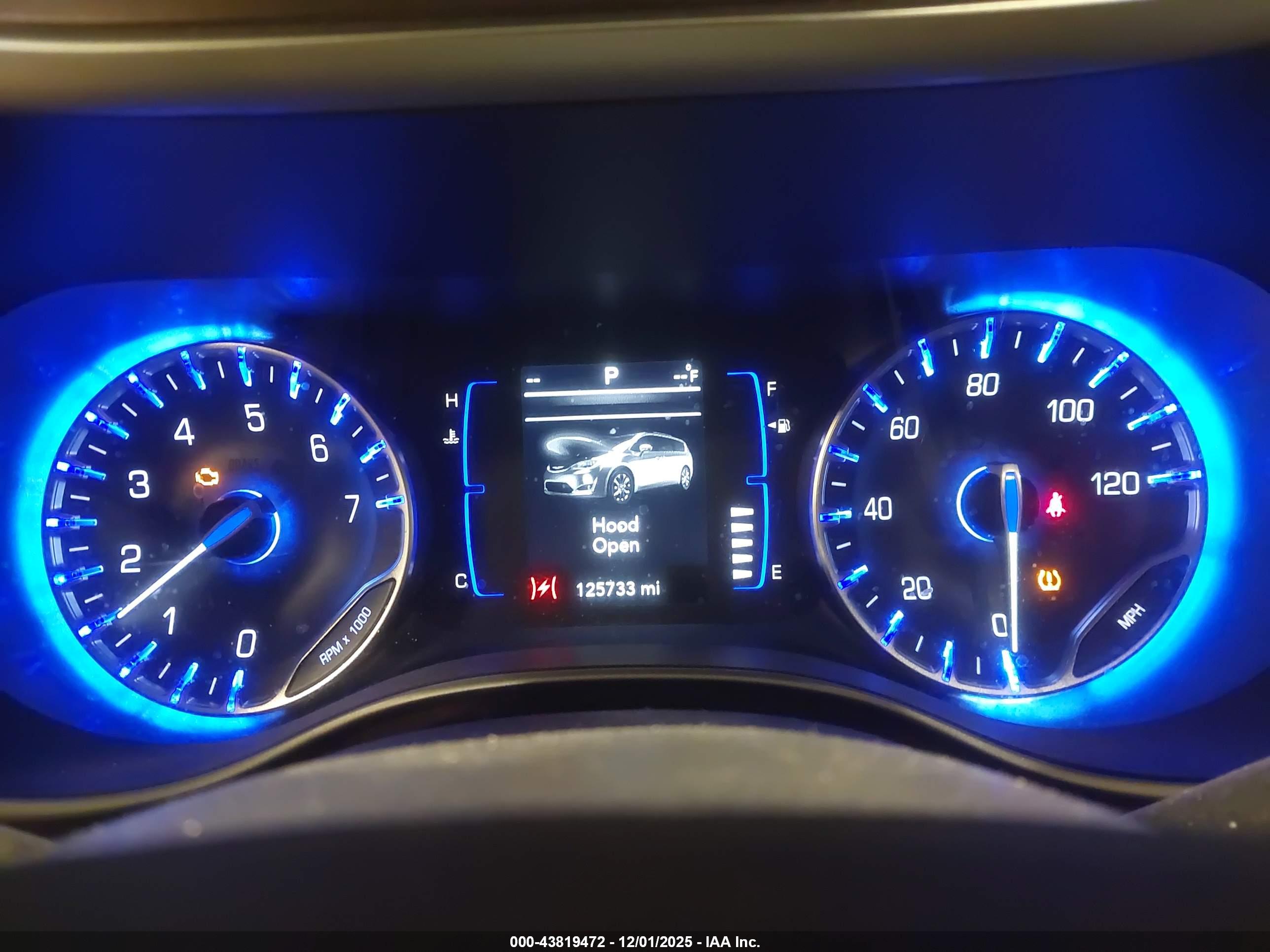 CHRYSLER PACIFICA image 7