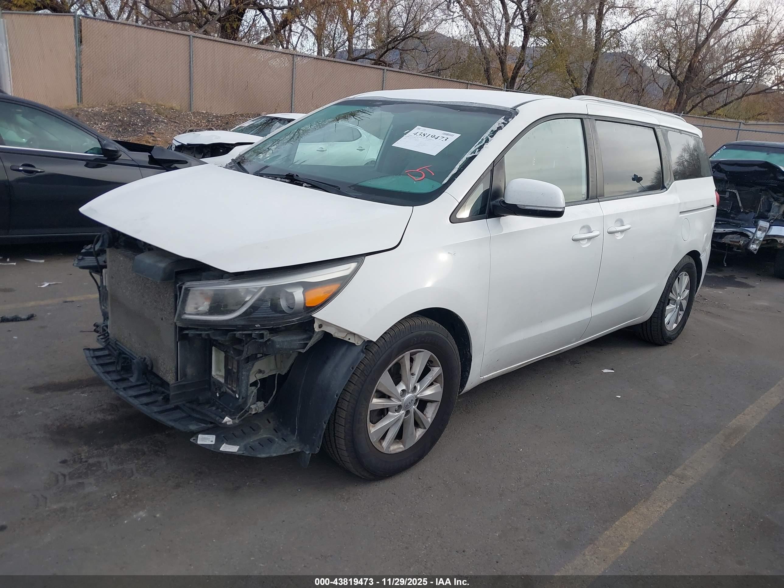 KIA SEDONA image 2