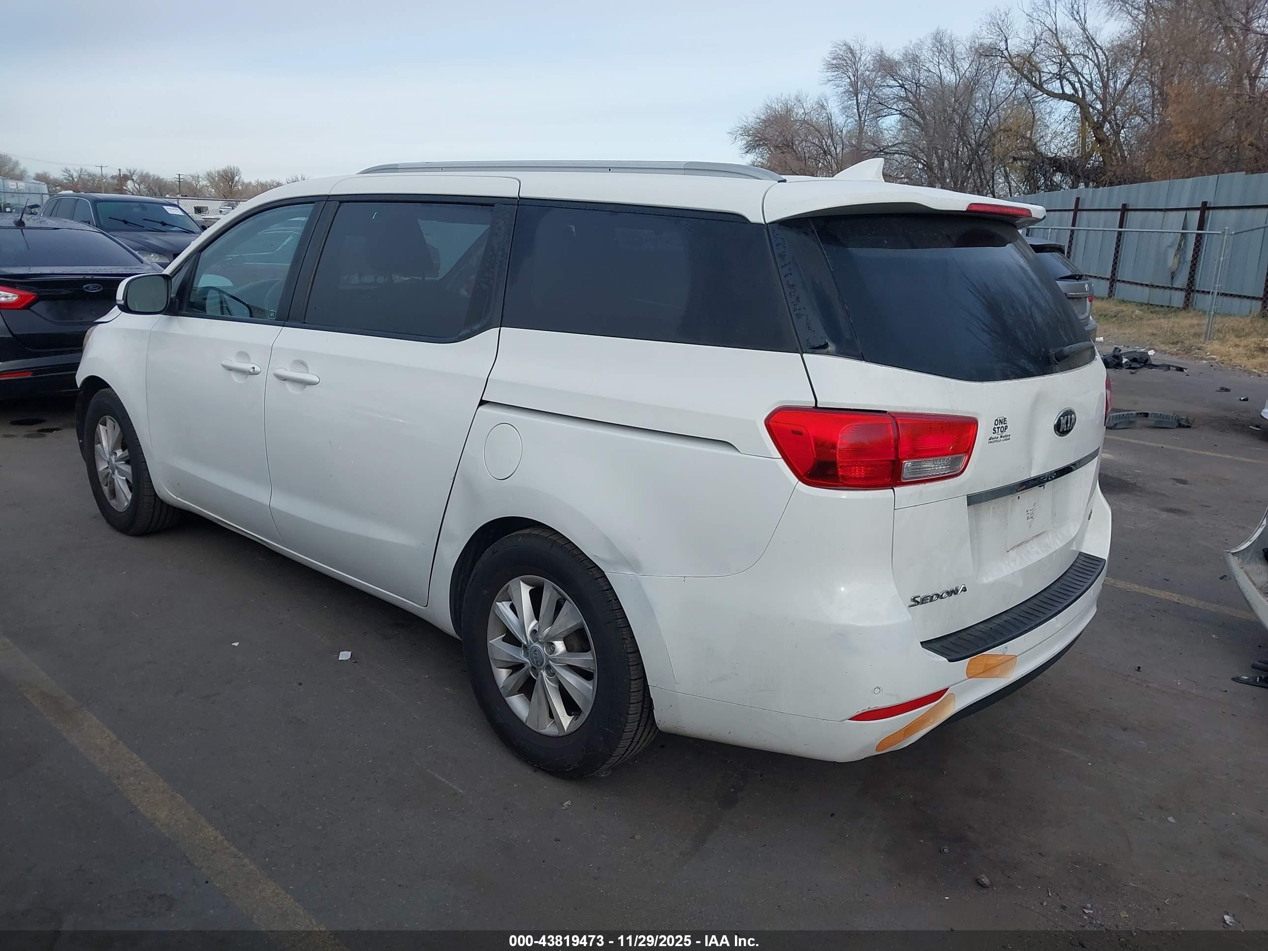 KIA SEDONA image 3