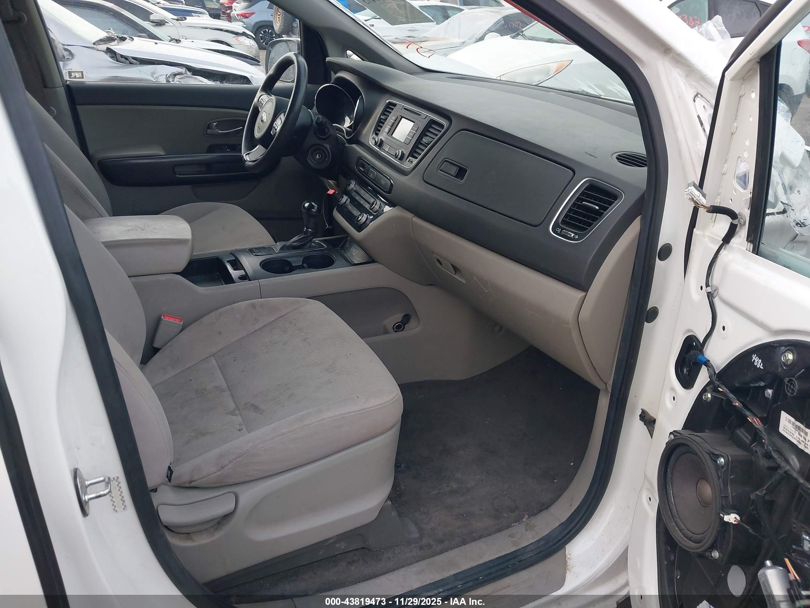 KIA SEDONA image 5