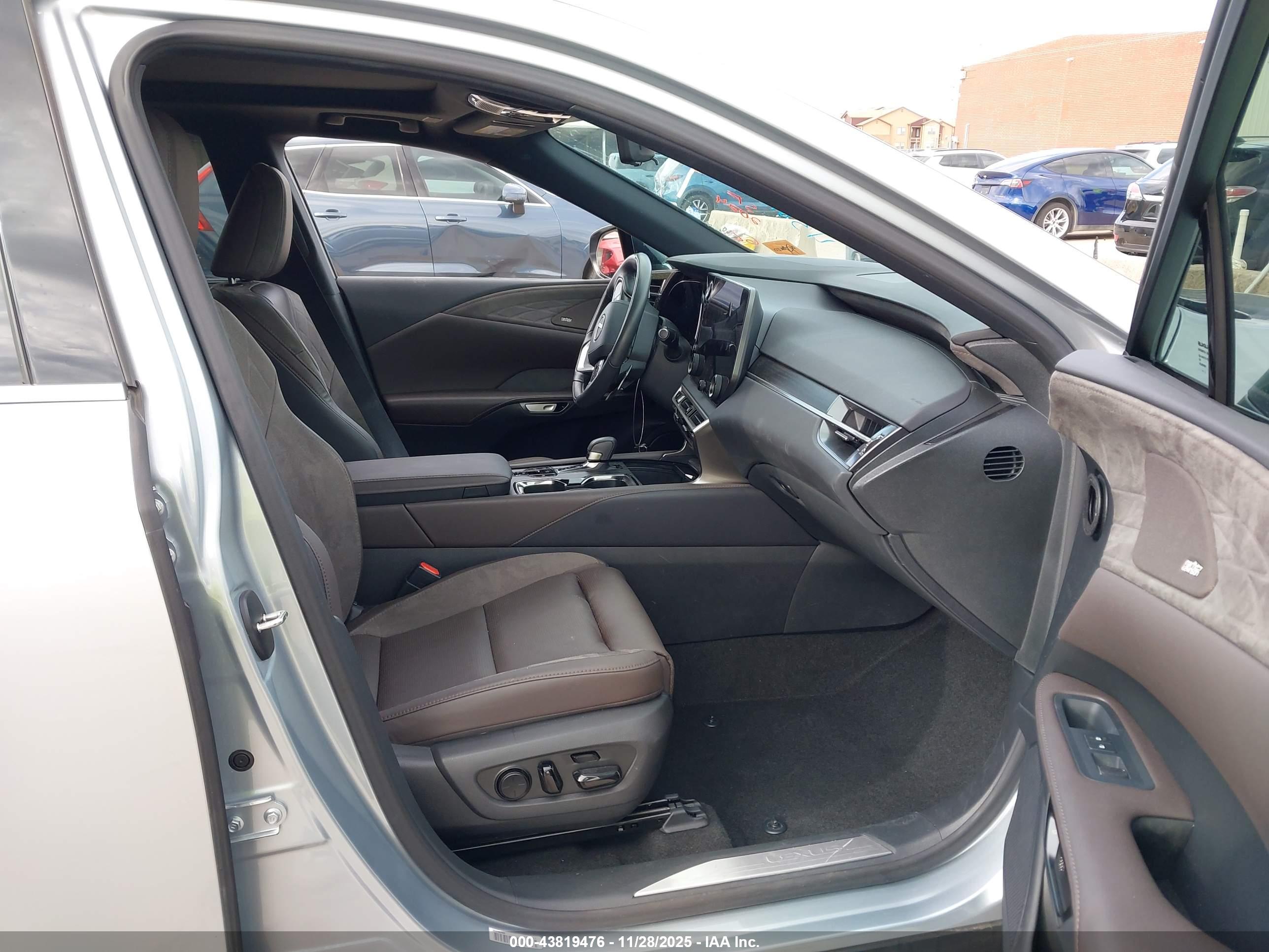 LEXUS RX image 5