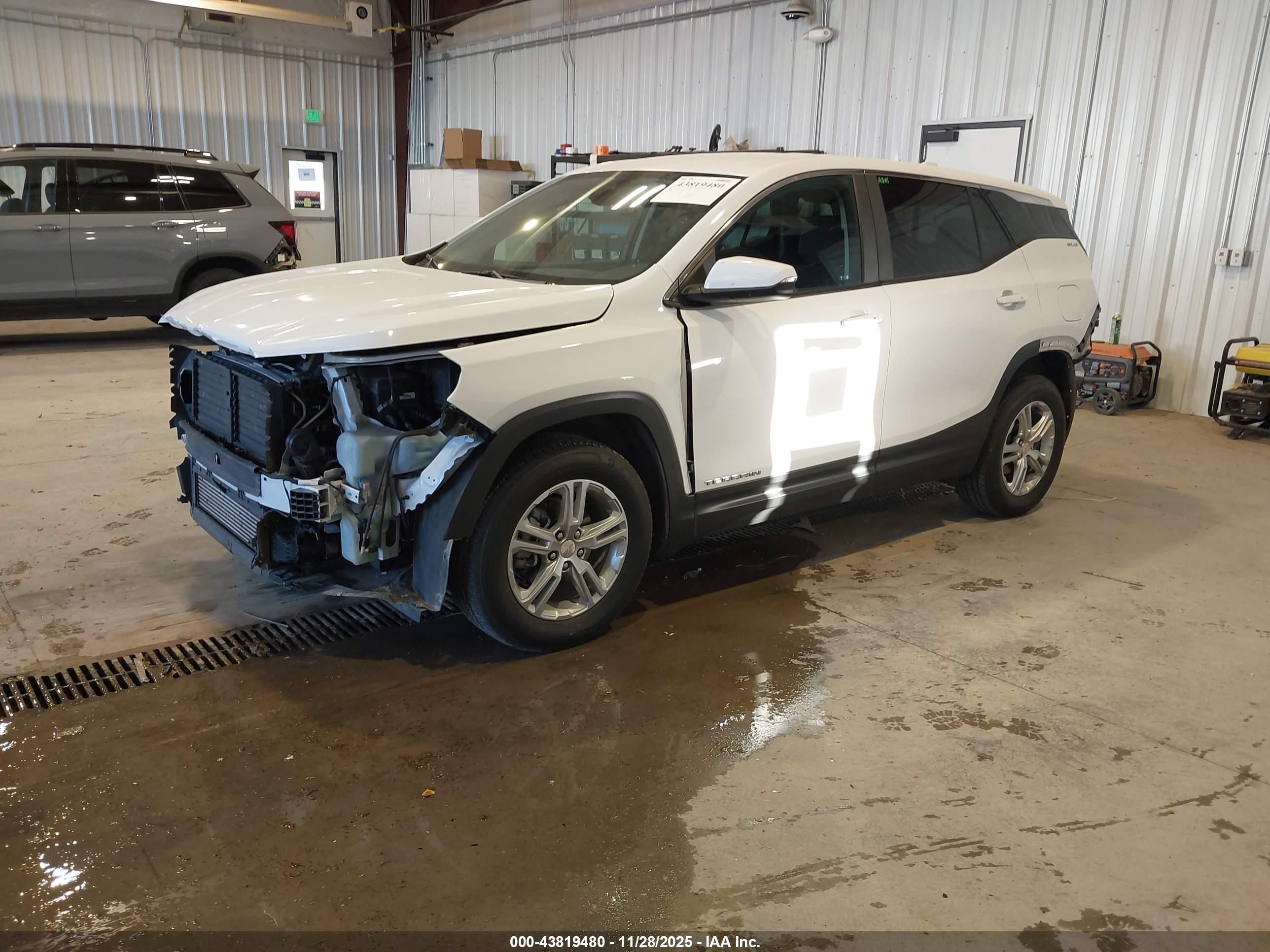 GMC TERRAIN image 2