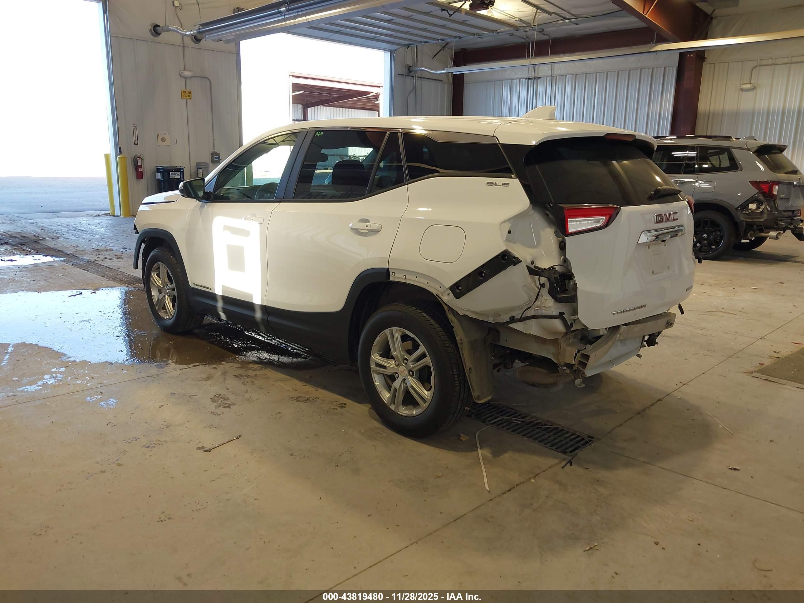 GMC TERRAIN image 3