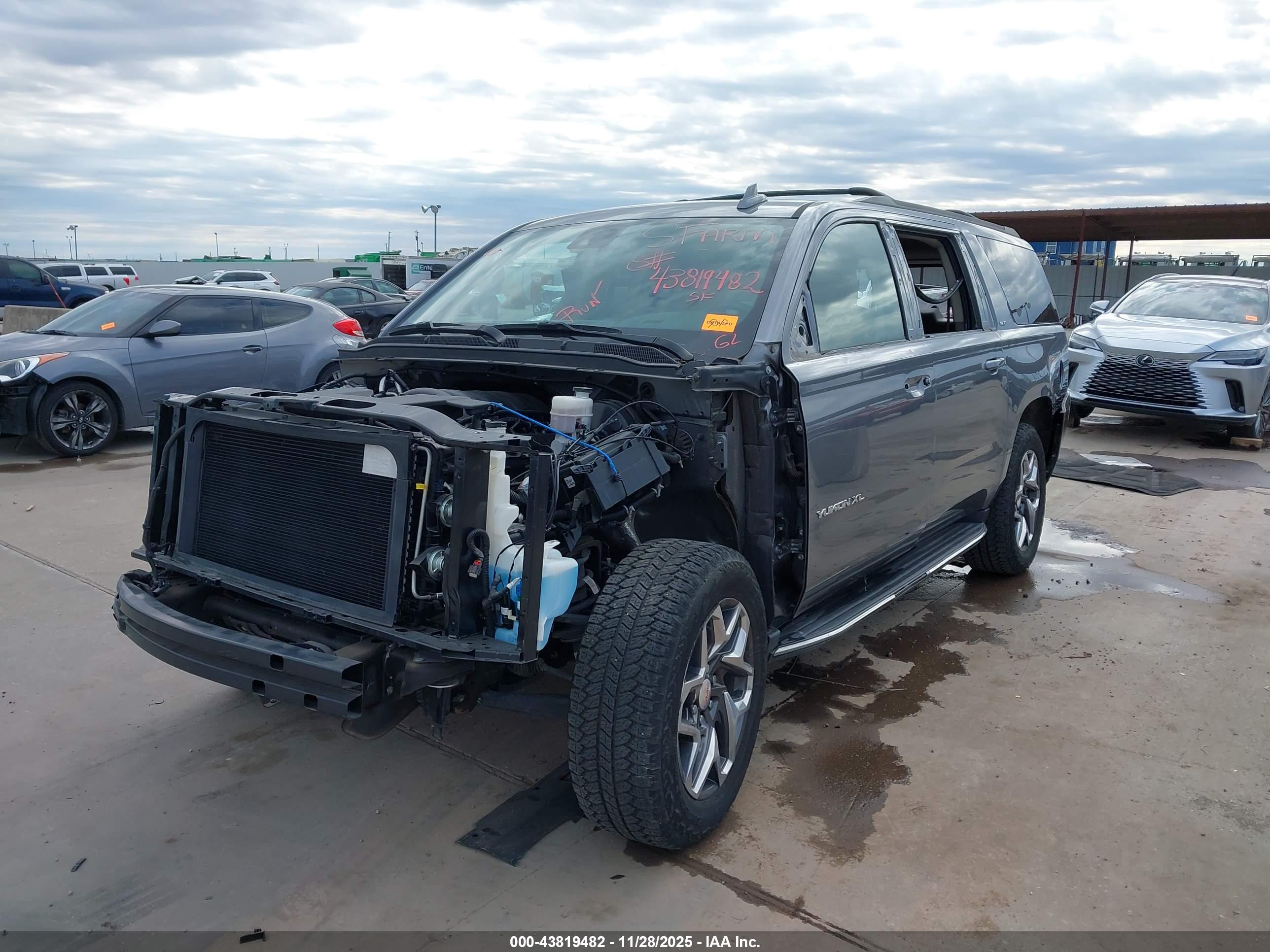 GMC YUKON image 2