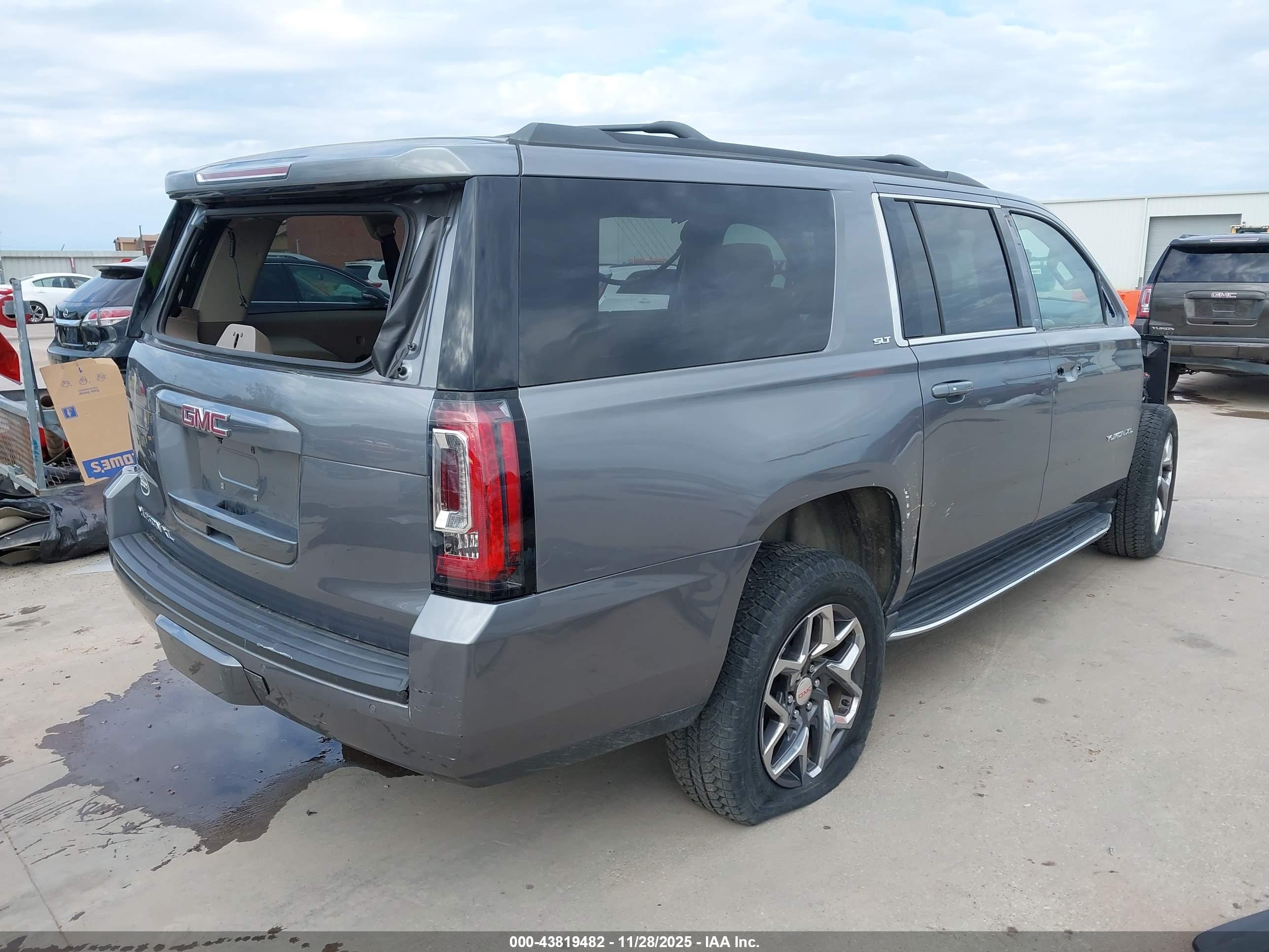 GMC YUKON image 4