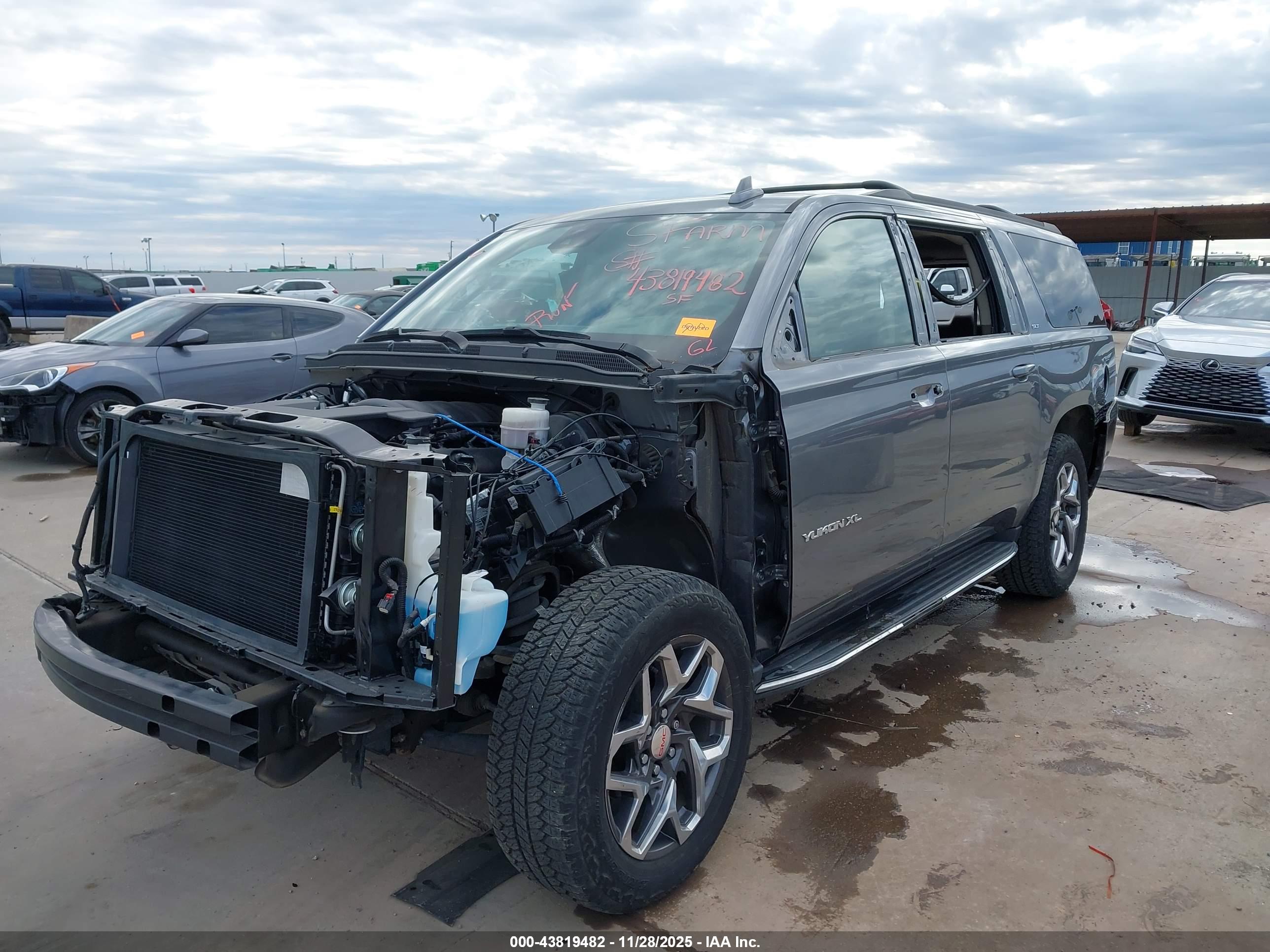 GMC YUKON image 6