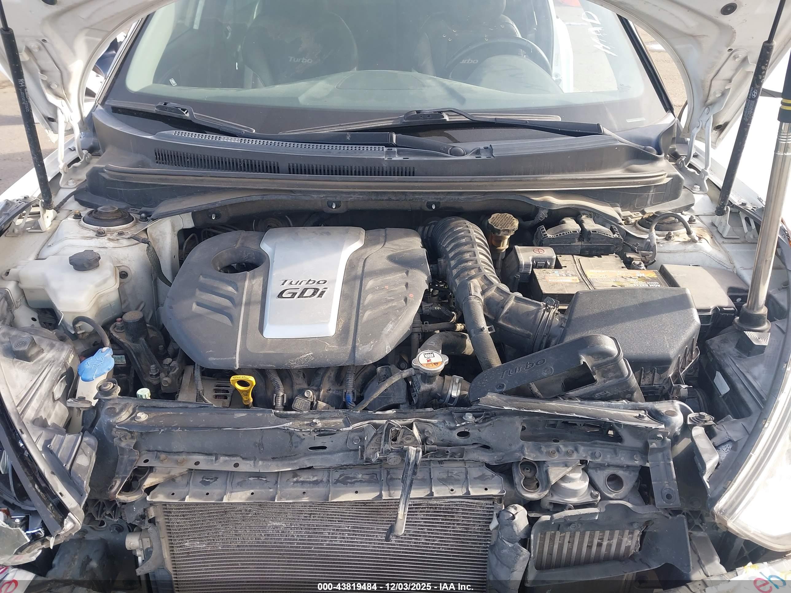 HYUNDAI VELOSTER image 10
