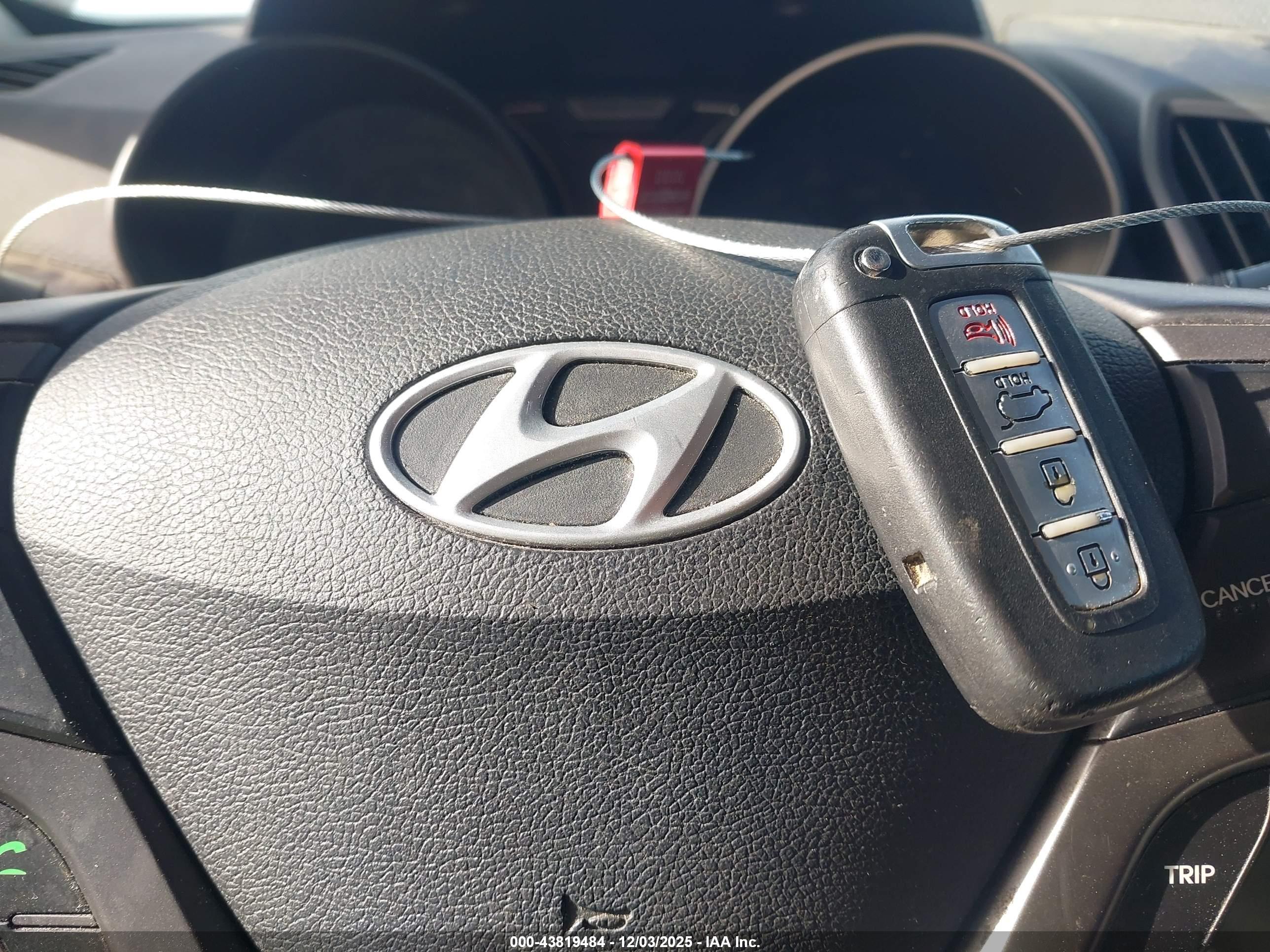 HYUNDAI VELOSTER image 11