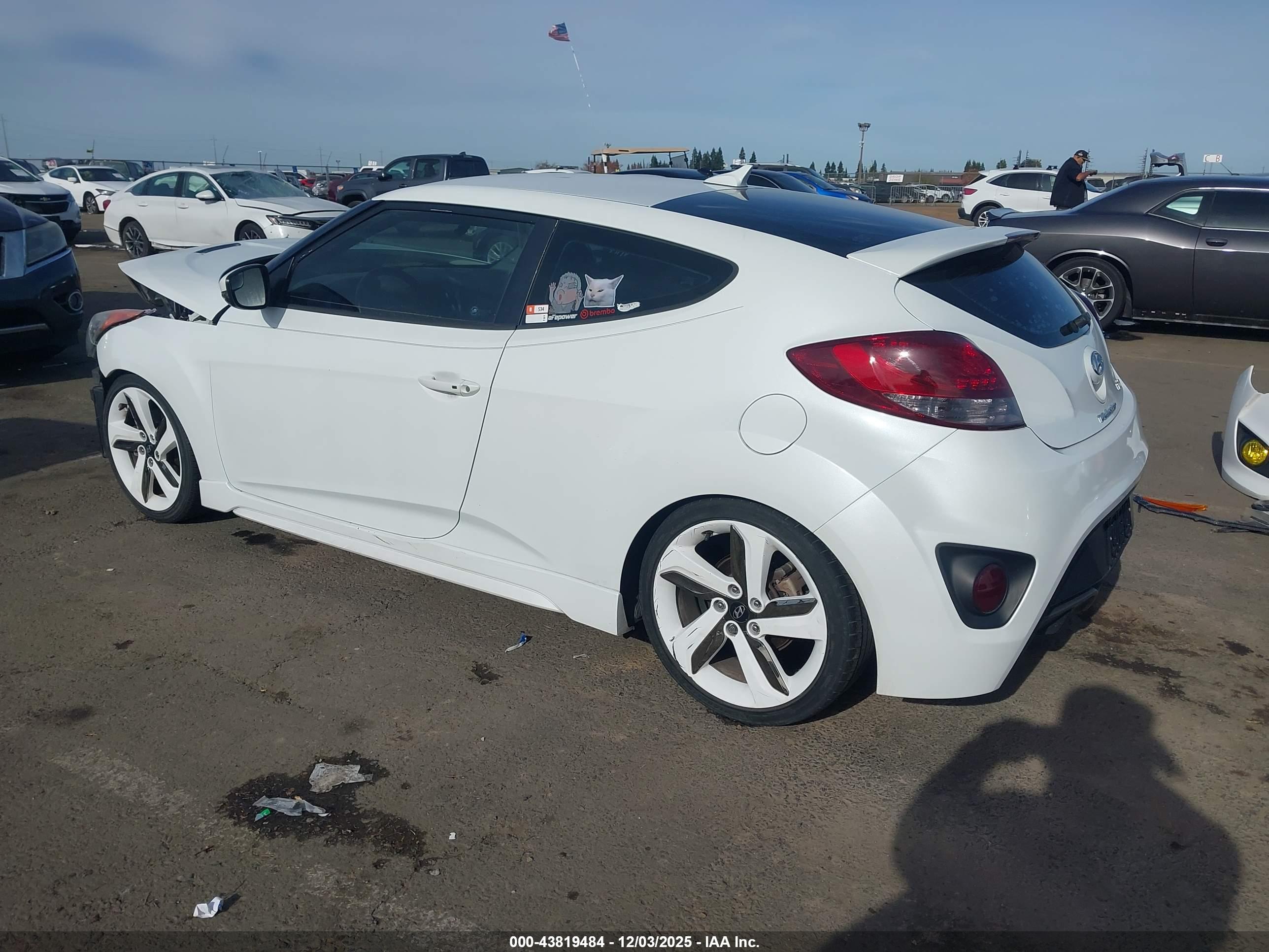 HYUNDAI VELOSTER image 3