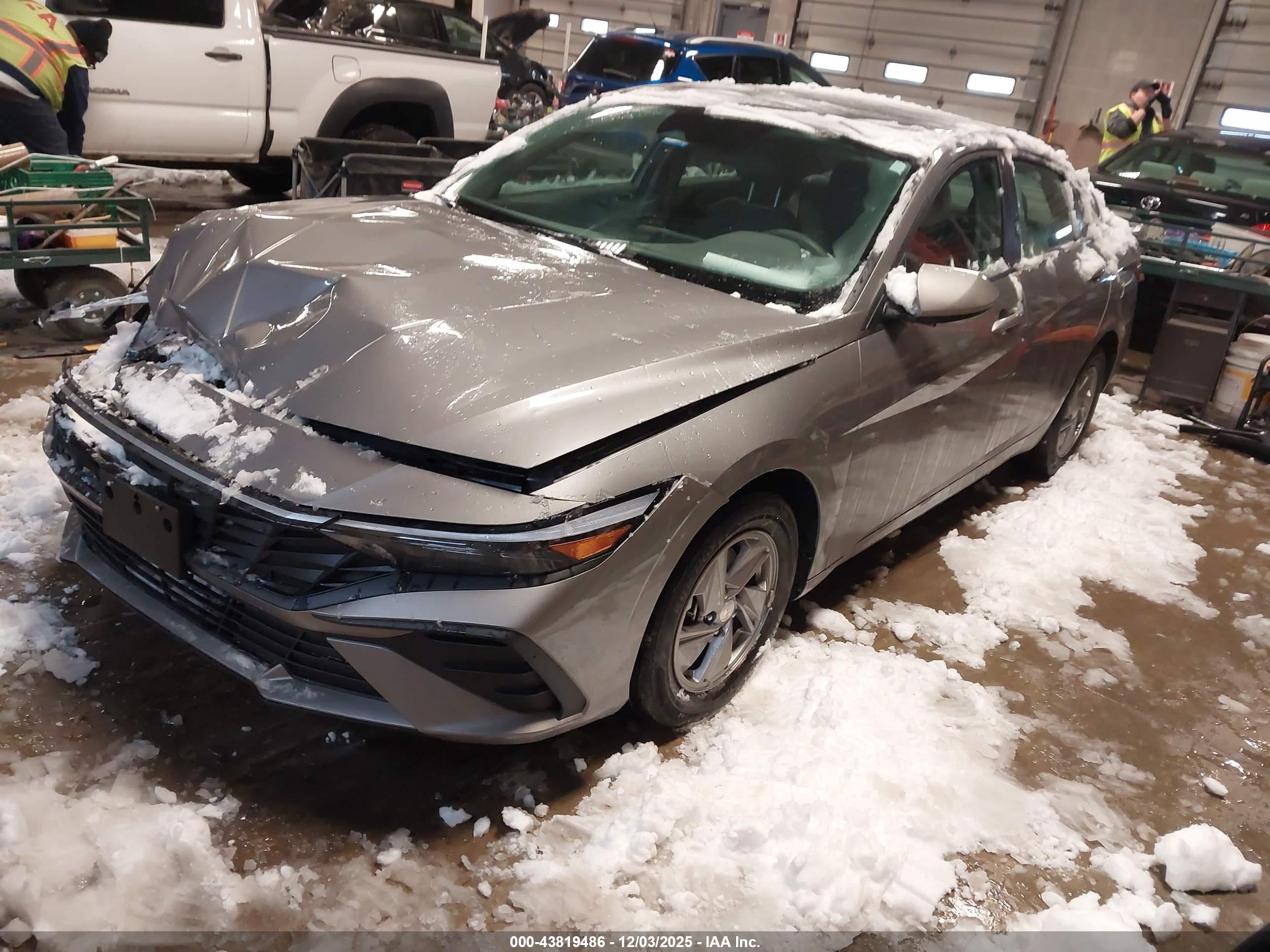 HYUNDAI ELANTRA image 2