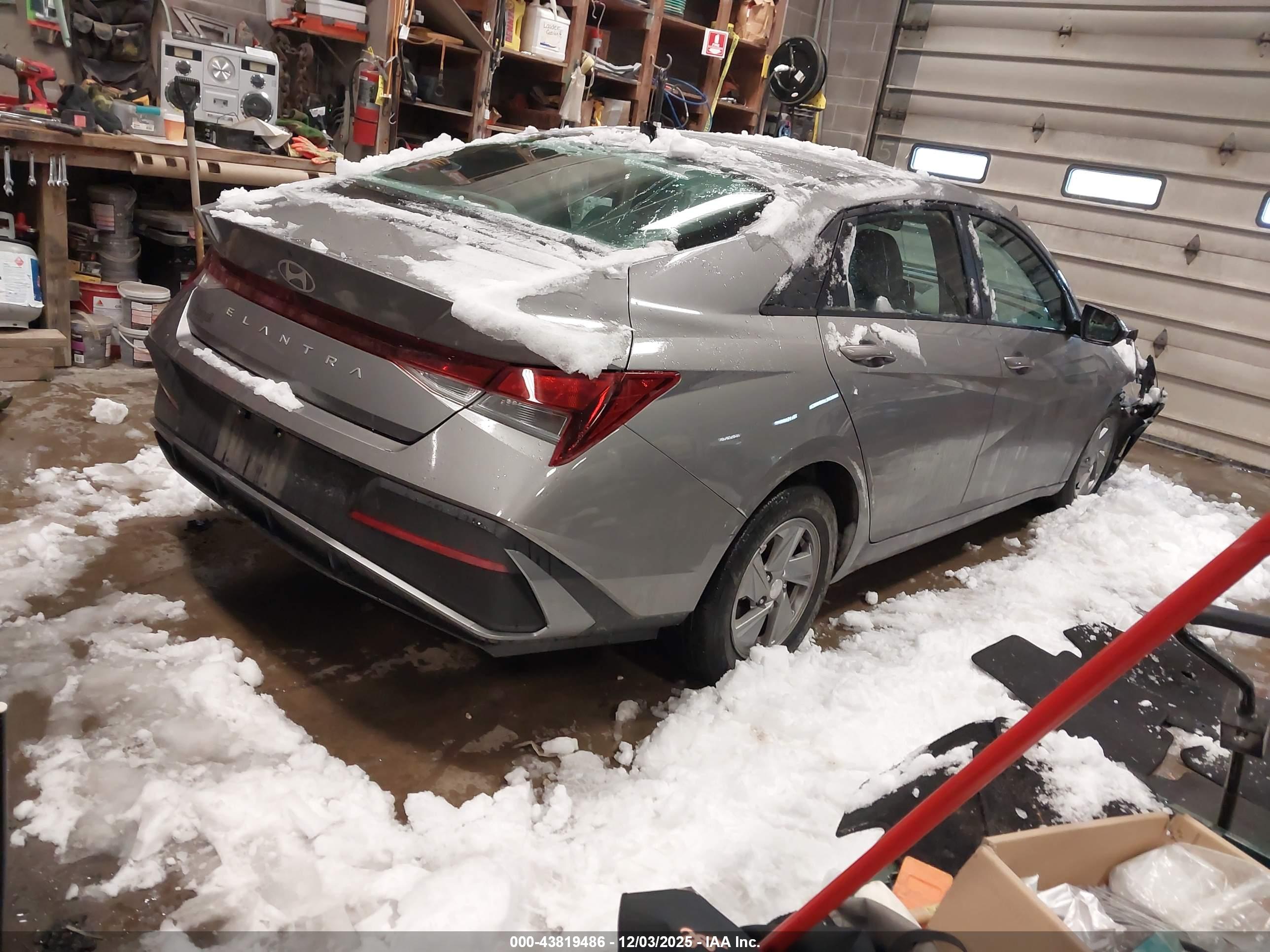 HYUNDAI ELANTRA image 4