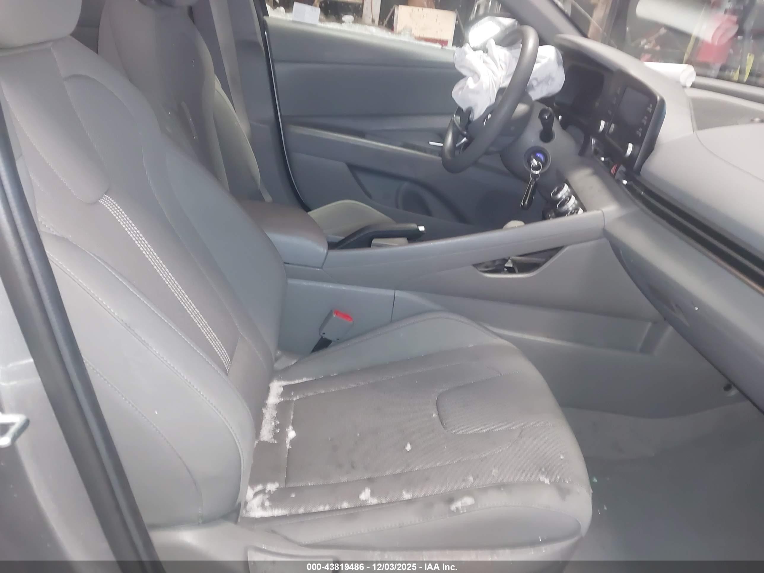 HYUNDAI ELANTRA image 5