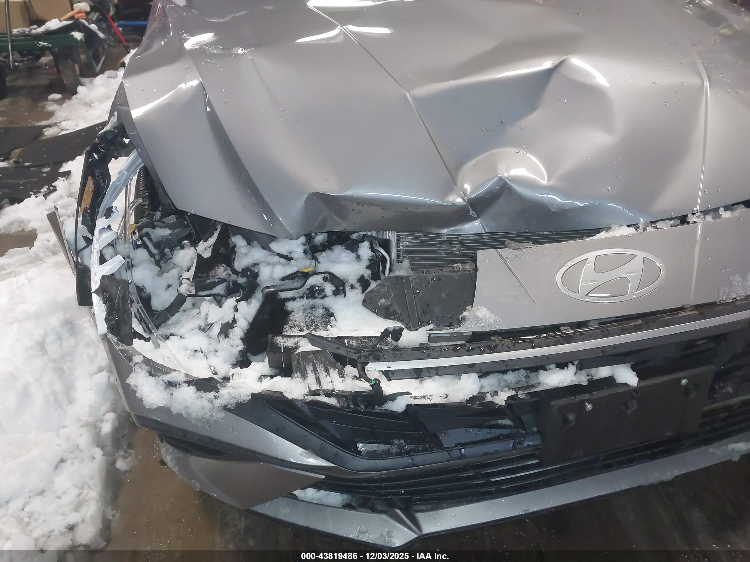 HYUNDAI ELANTRA image 6