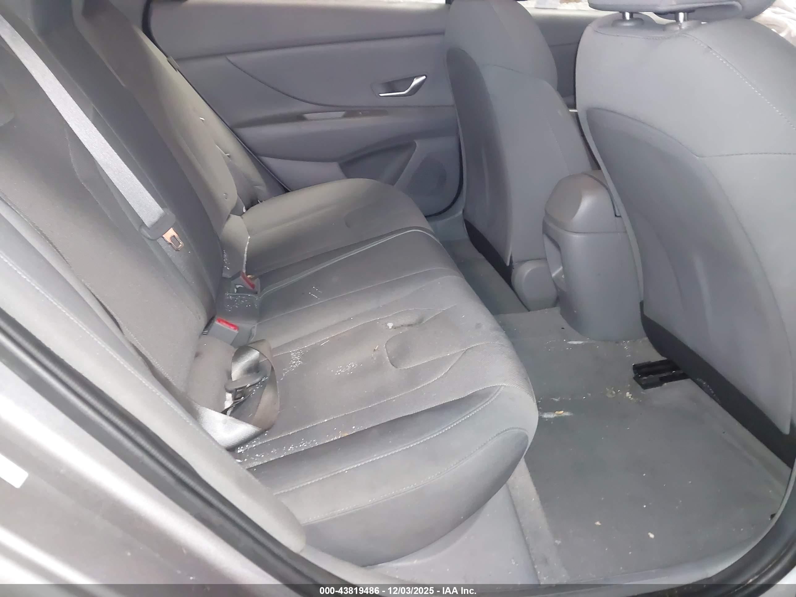 HYUNDAI ELANTRA image 8