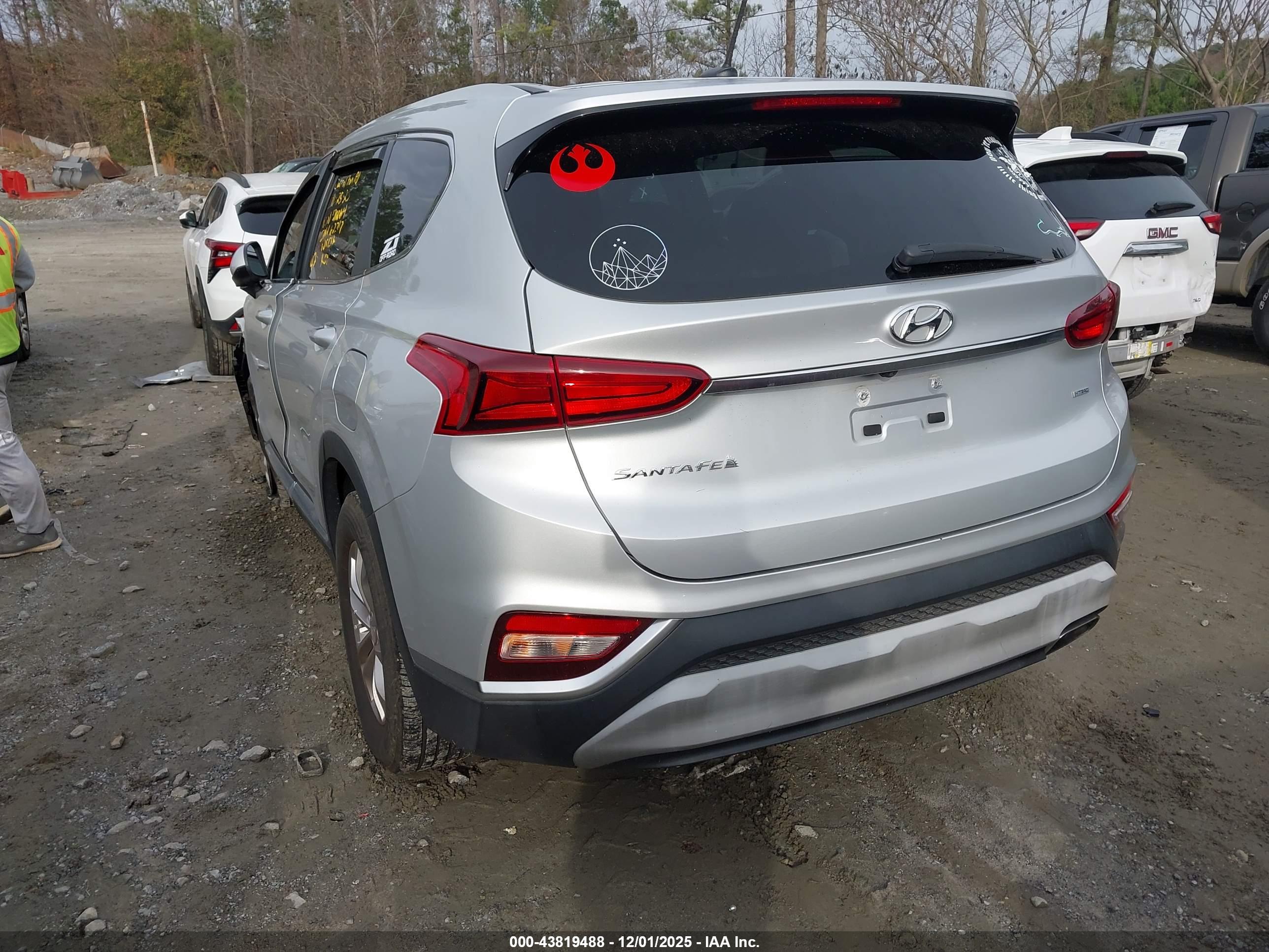 HYUNDAI SANTA image 3