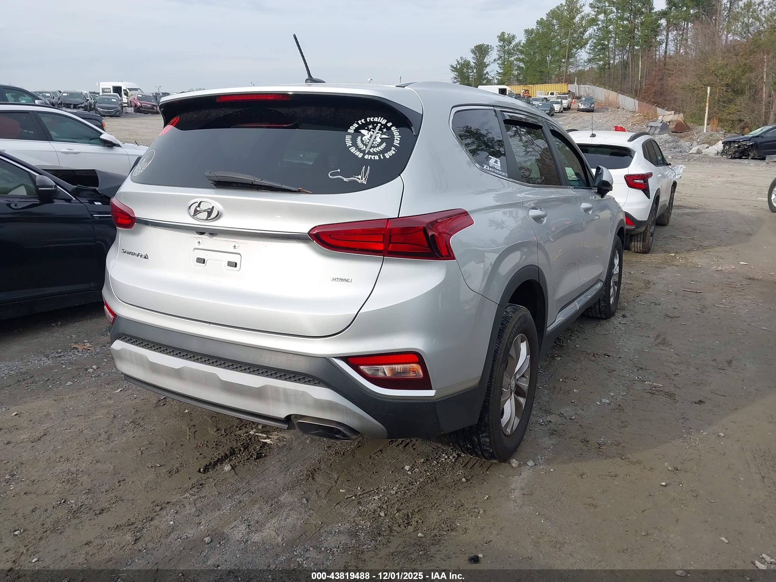 HYUNDAI SANTA image 4