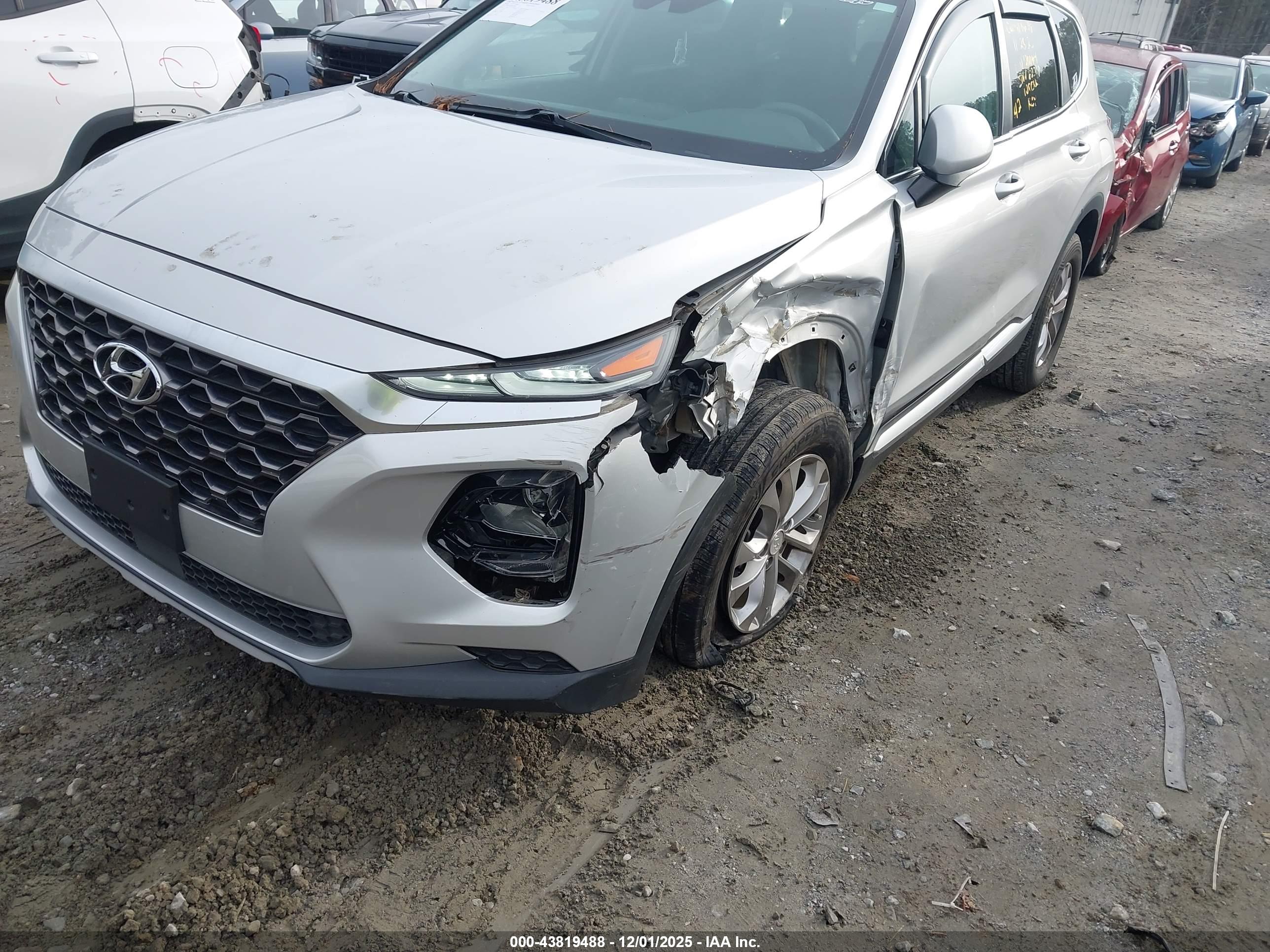 HYUNDAI SANTA image 6