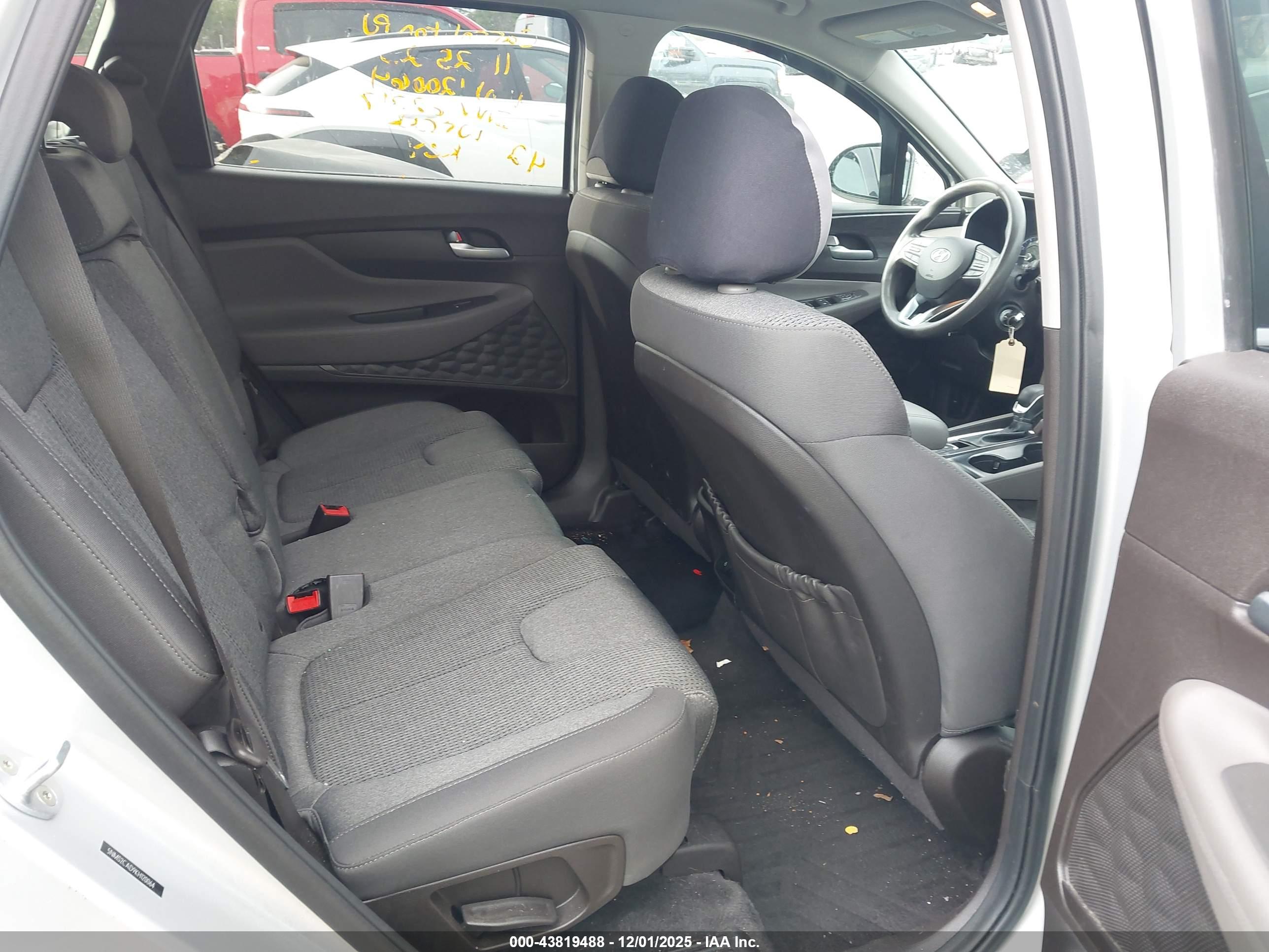 HYUNDAI SANTA image 8