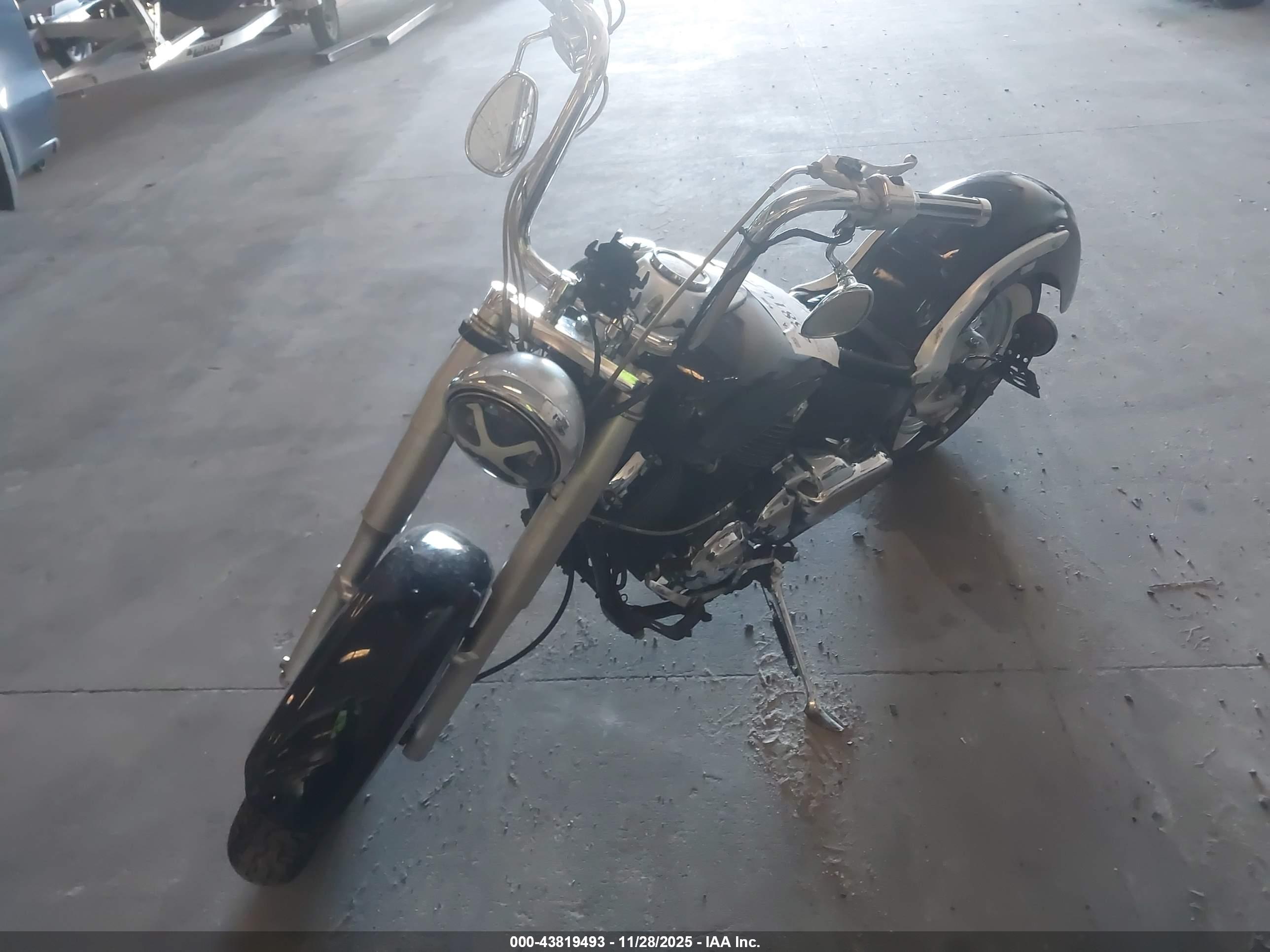 YAMAHA XVS650 image 2
