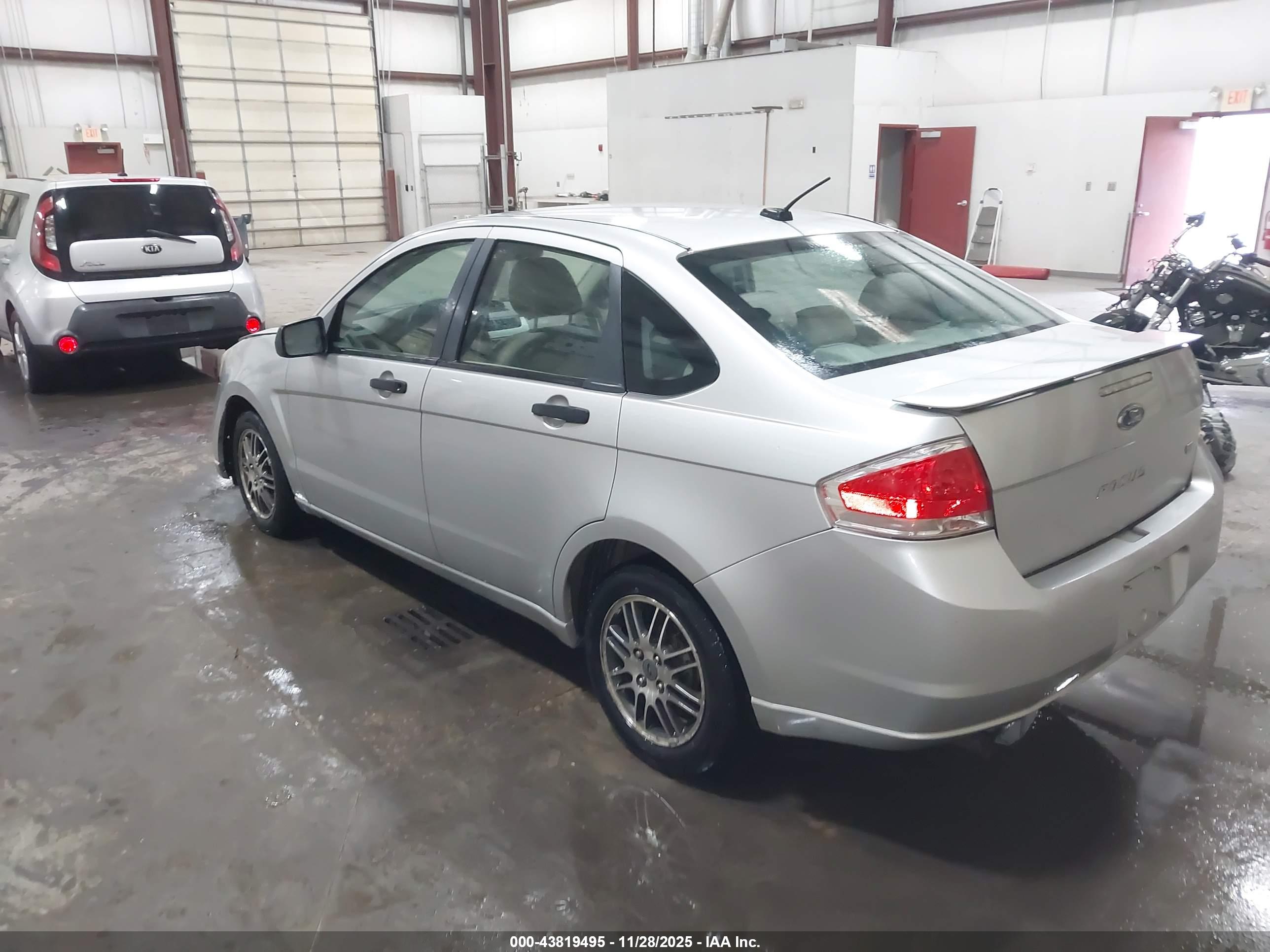 FORD FOCUS image 3