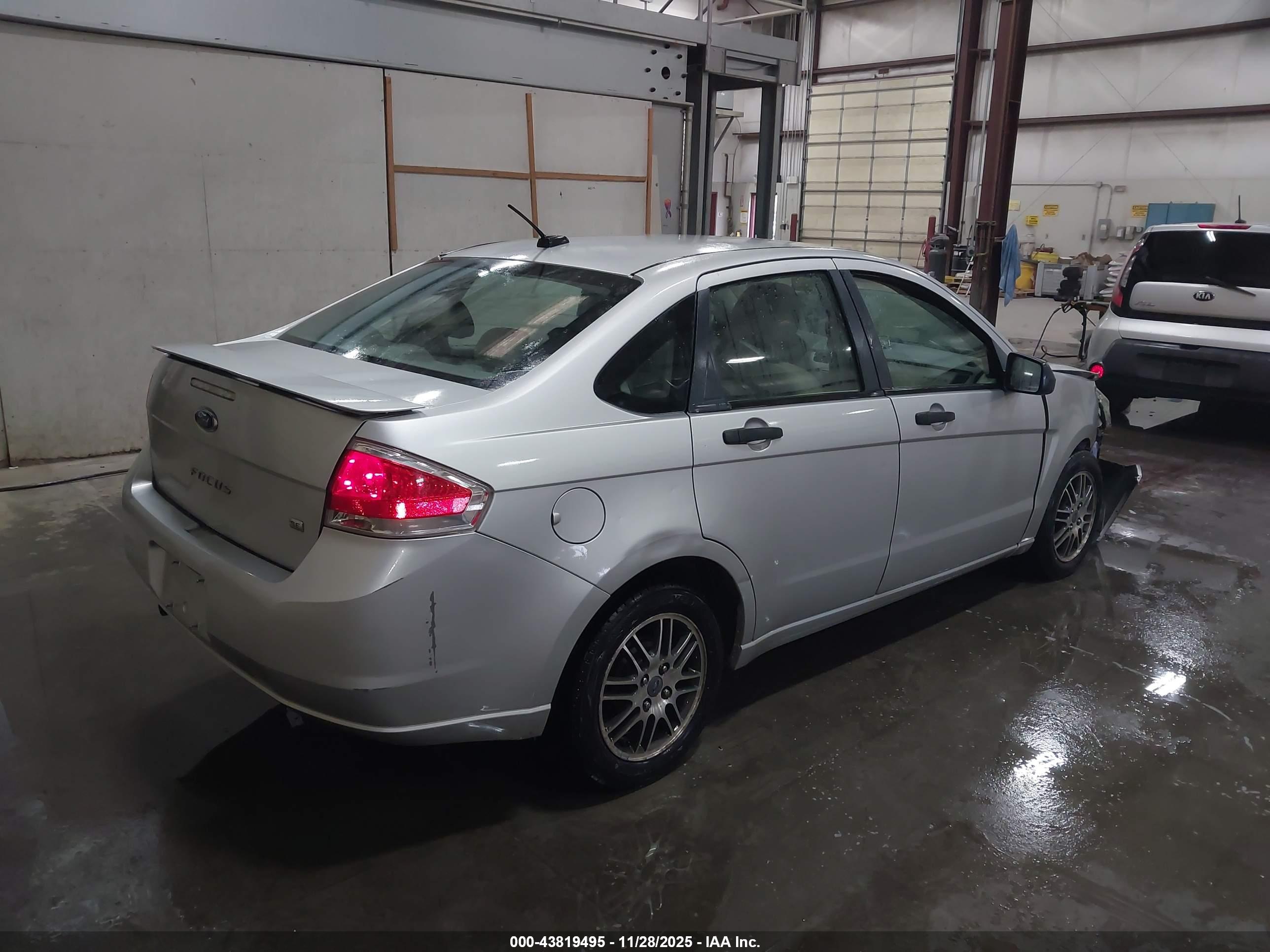FORD FOCUS image 4