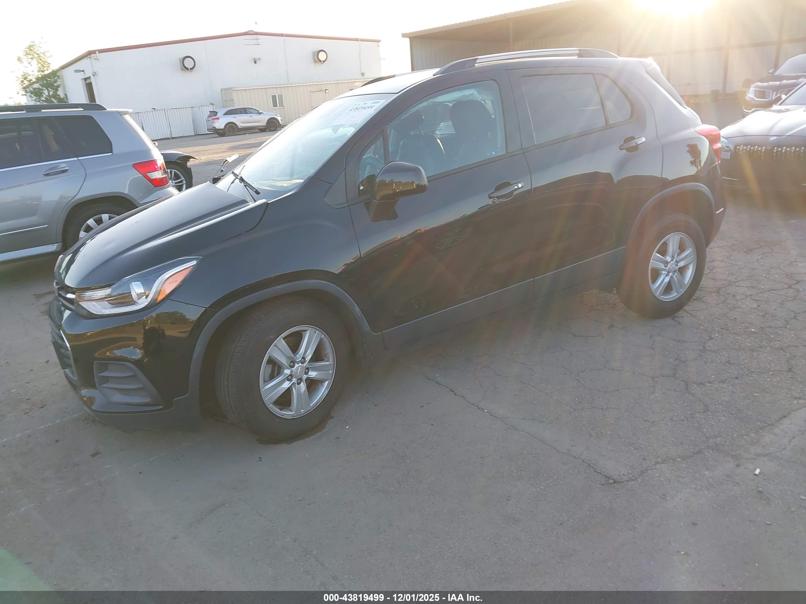 CHEVROLET TRAX image 2