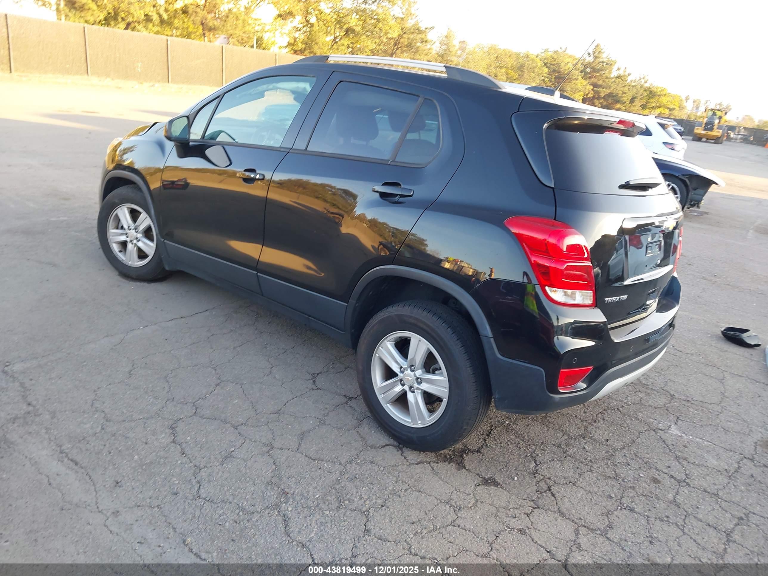 CHEVROLET TRAX image 3