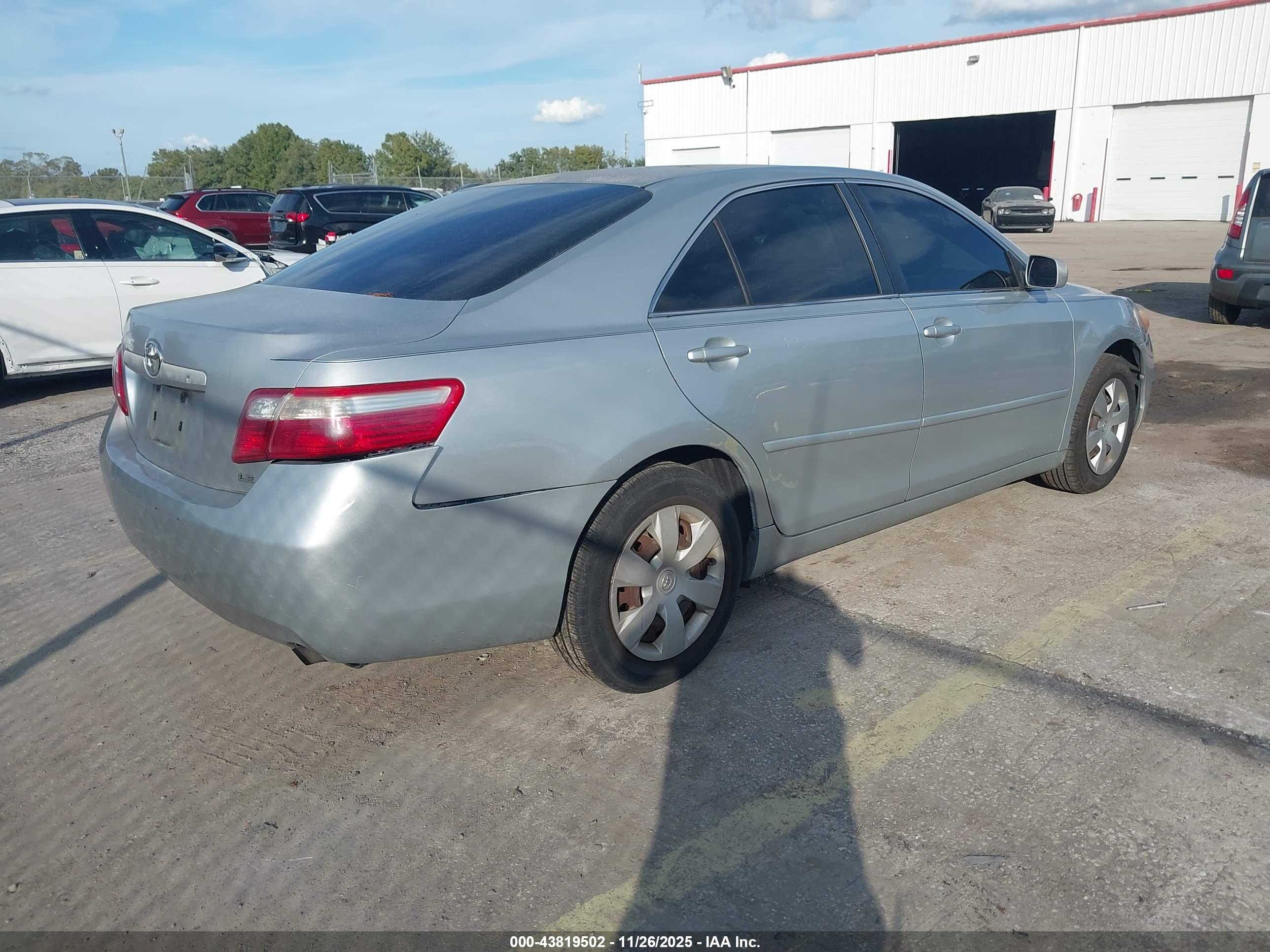 TOYOTA CAMRY image 4