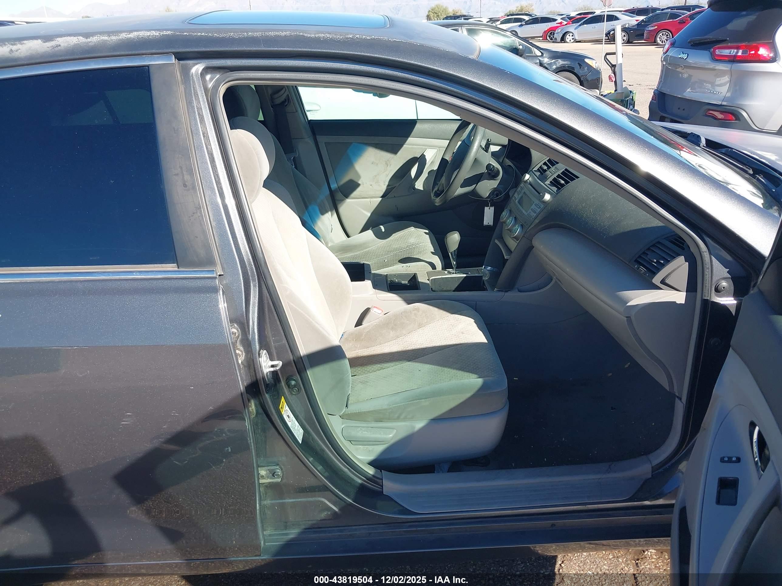 TOYOTA CAMRY image 5
