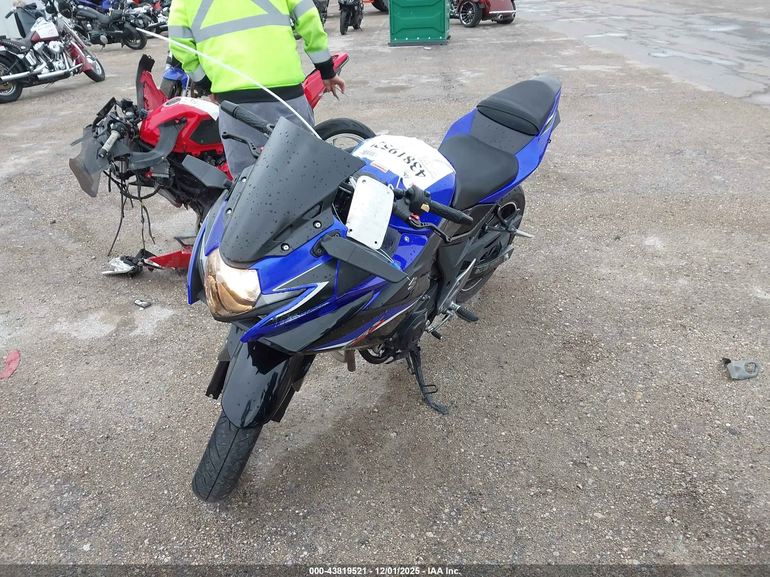 SUZUKI GSX250R image 2