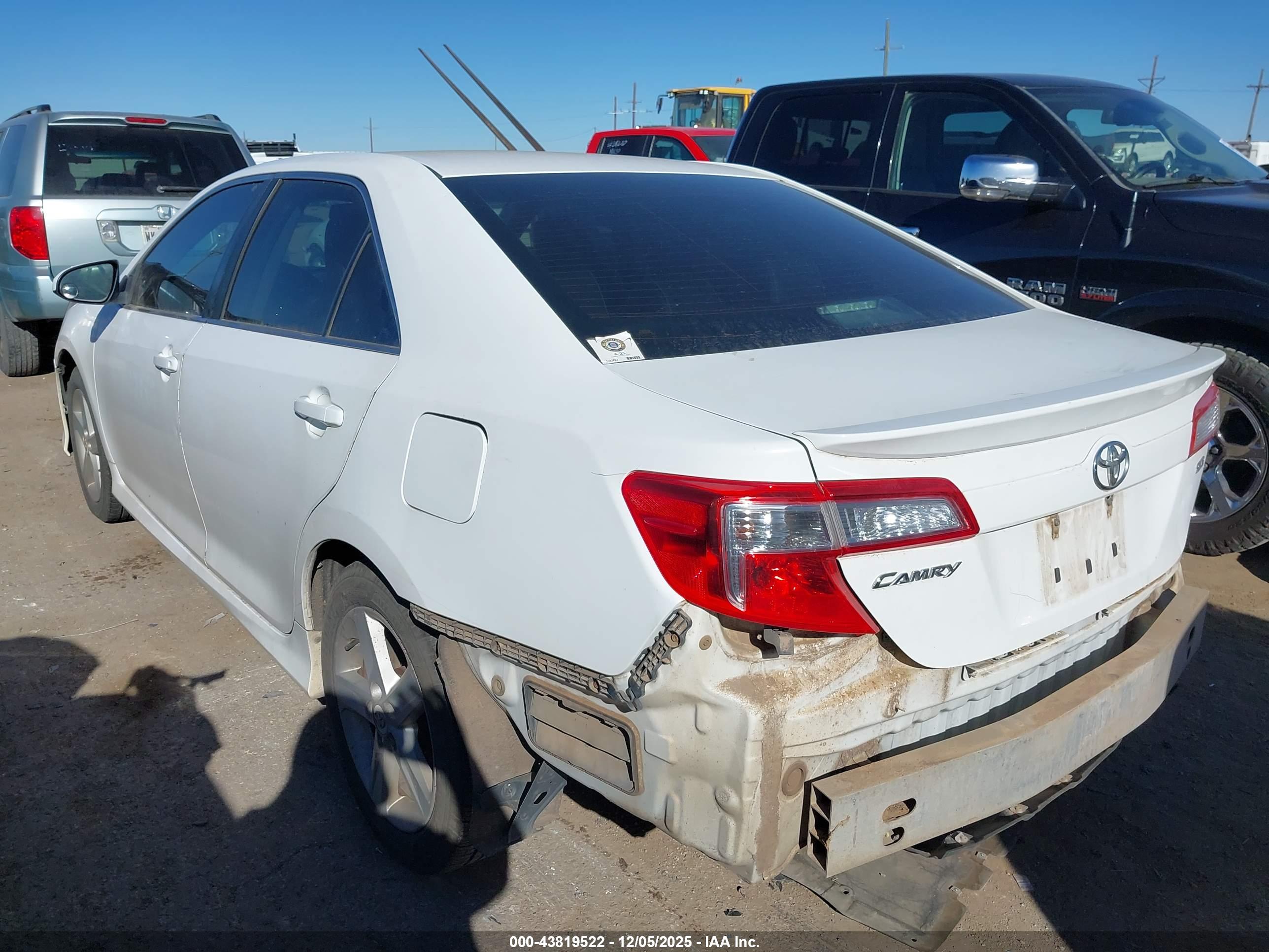 TOYOTA CAMRY image 3
