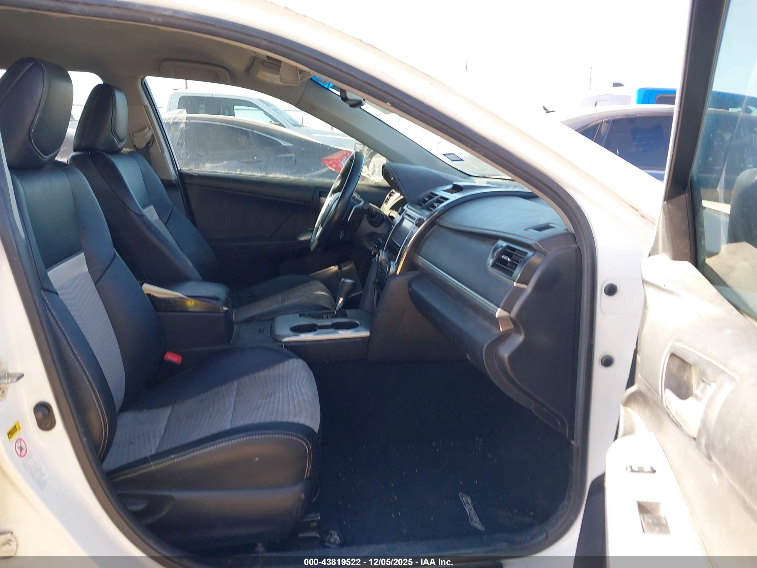 TOYOTA CAMRY image 5