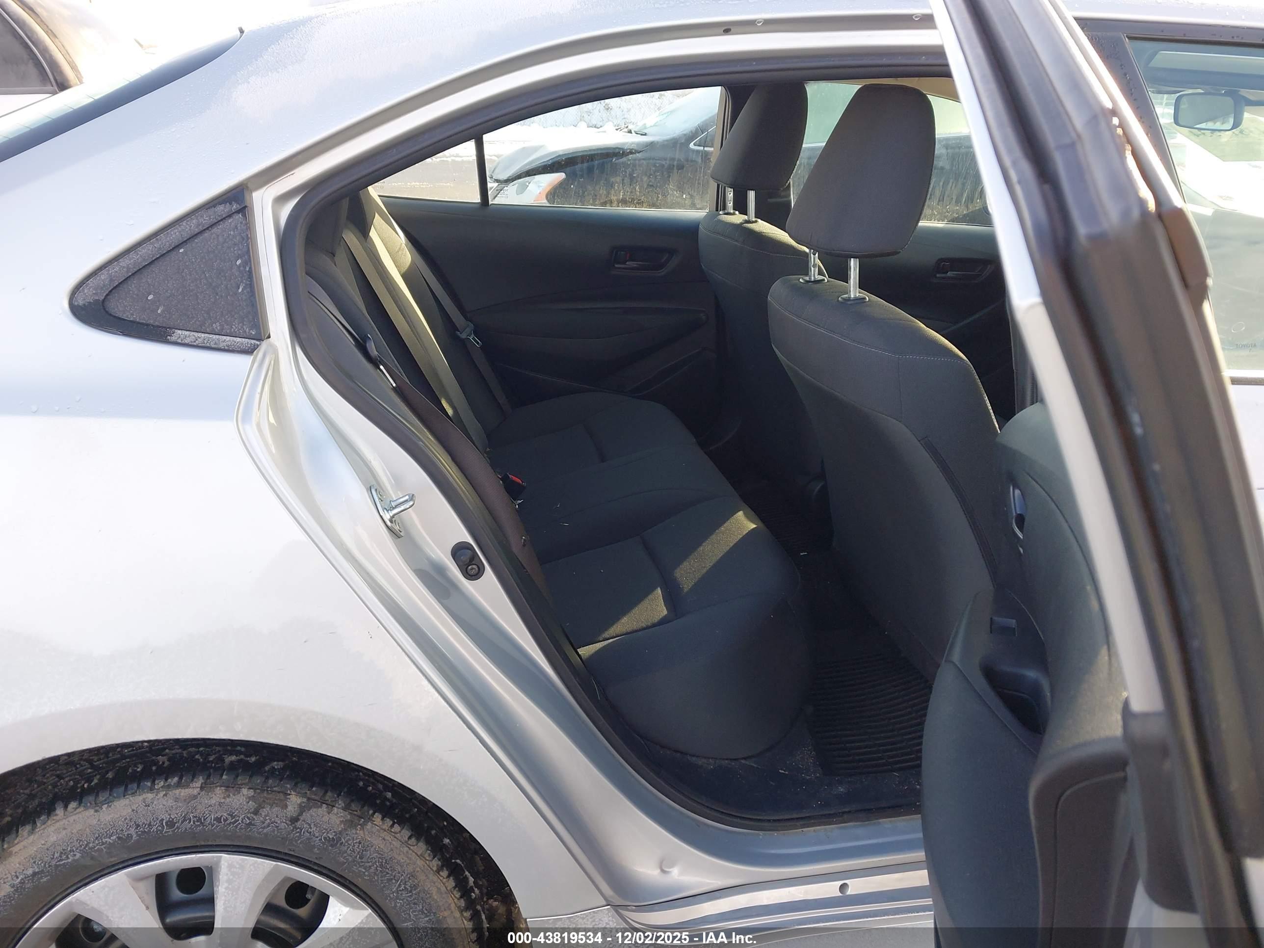 TOYOTA COROLLA image 8