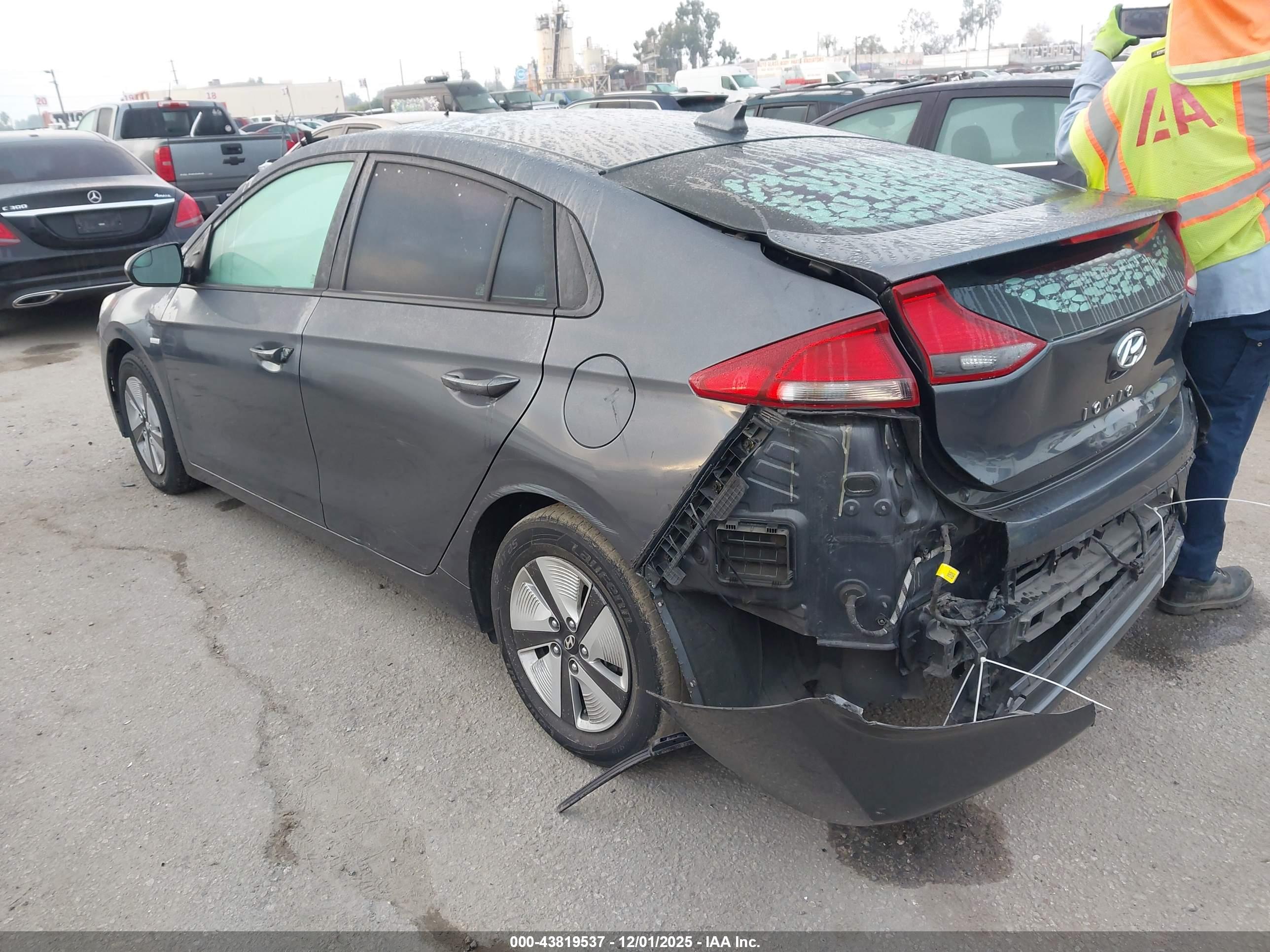 HYUNDAI IONIQ image 3