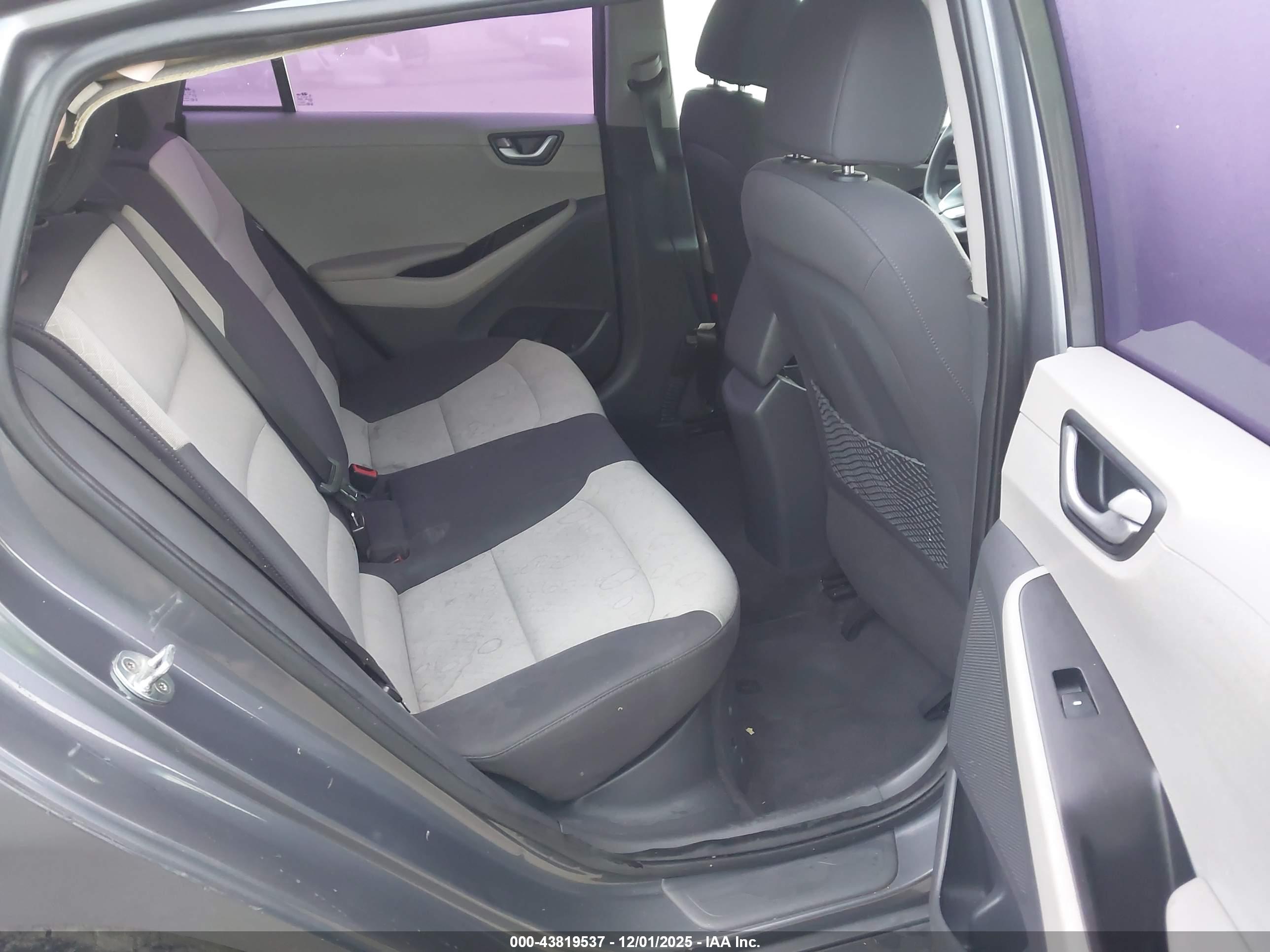 HYUNDAI IONIQ image 8
