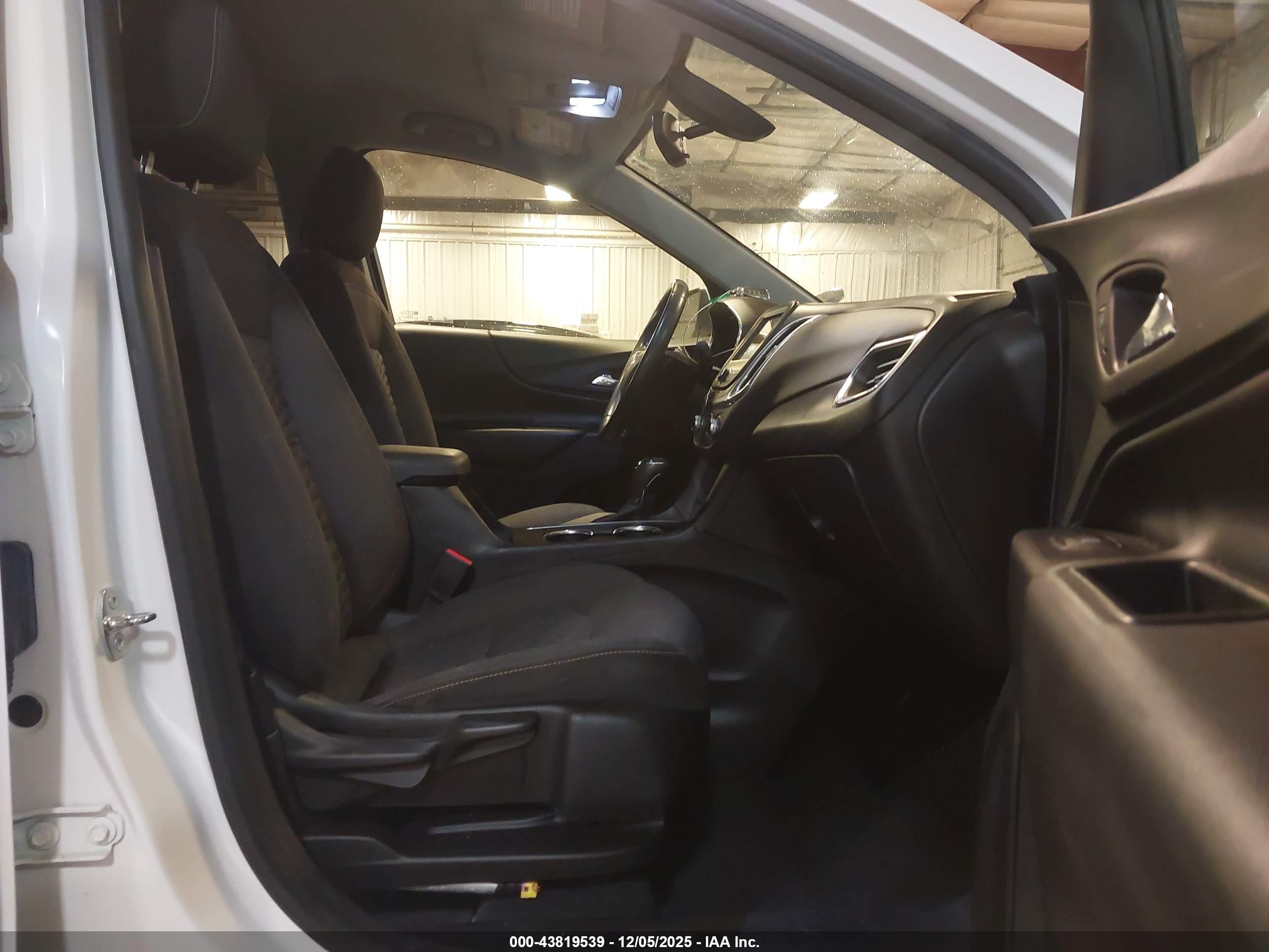 CHEVROLET EQUINOX image 5