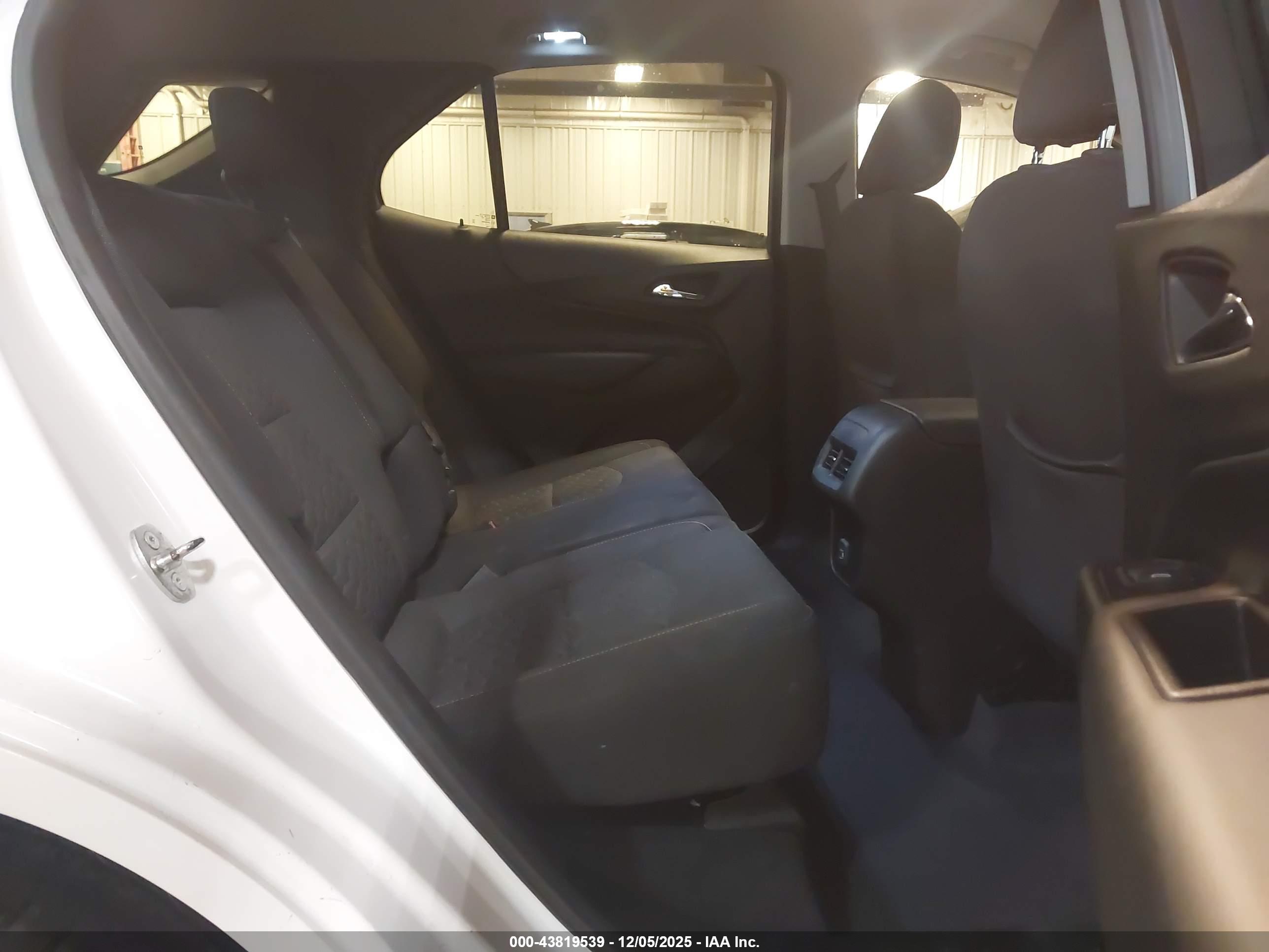 CHEVROLET EQUINOX image 8