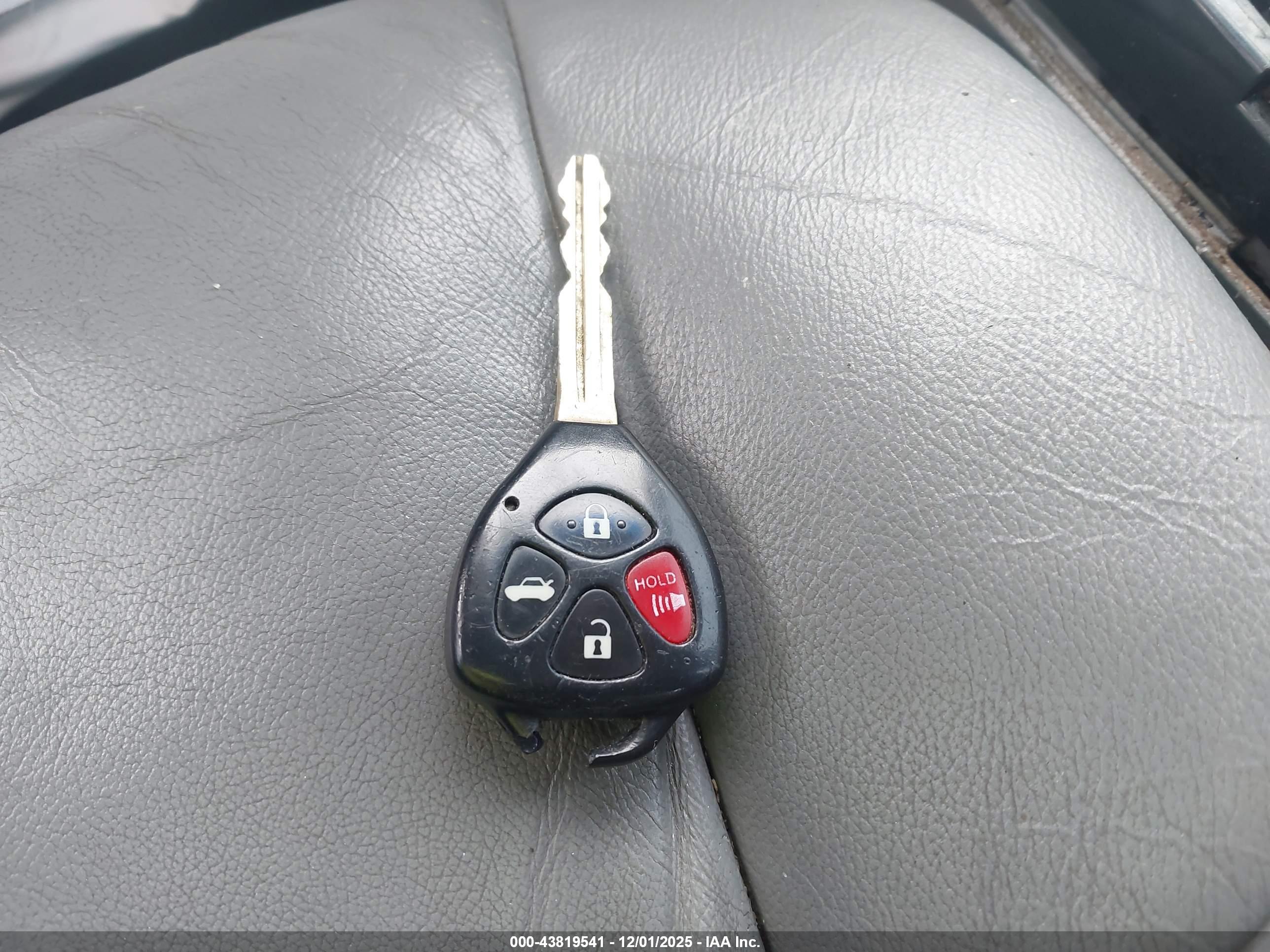 TOYOTA AVALON image 11