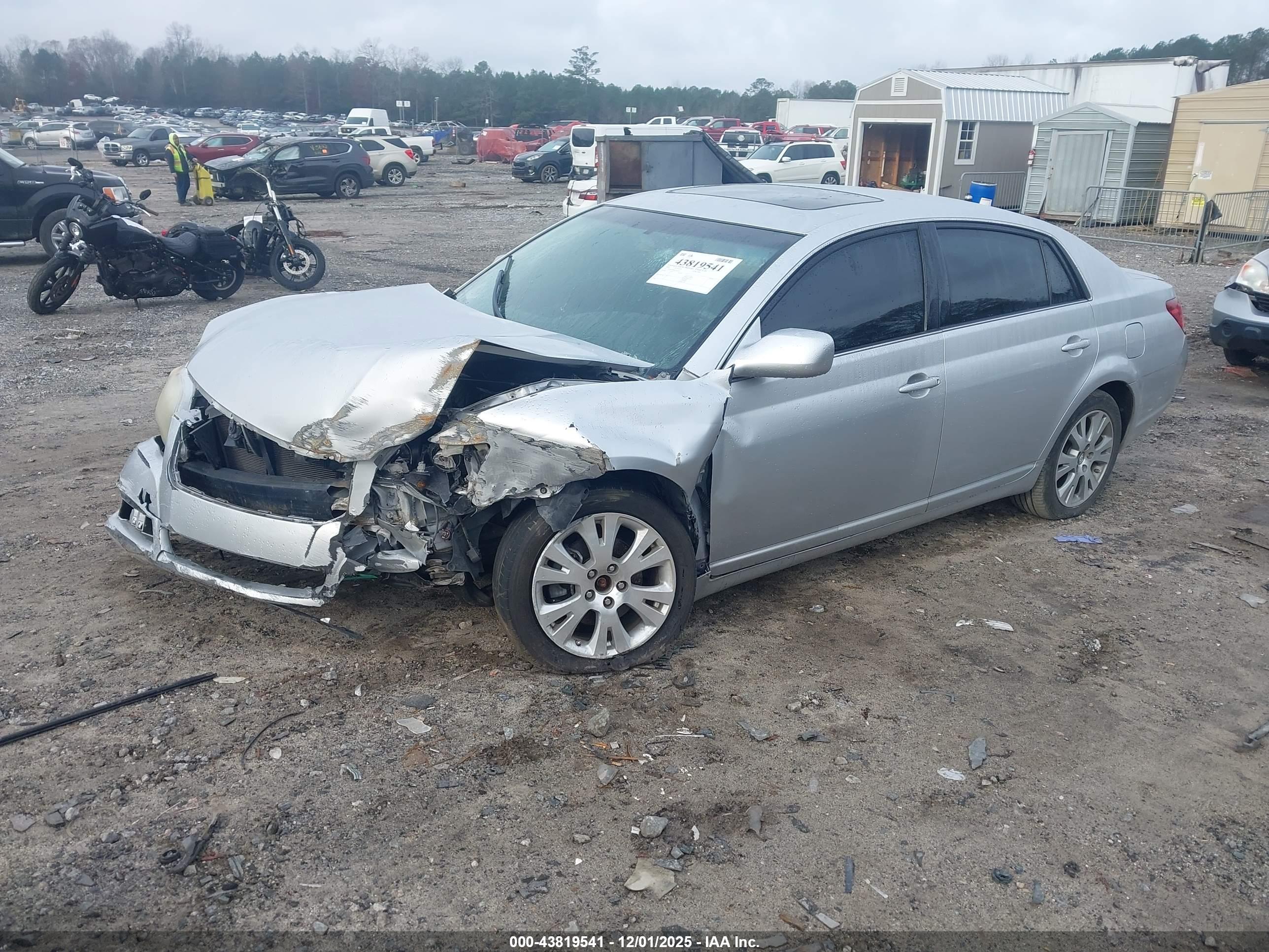 TOYOTA AVALON image 2