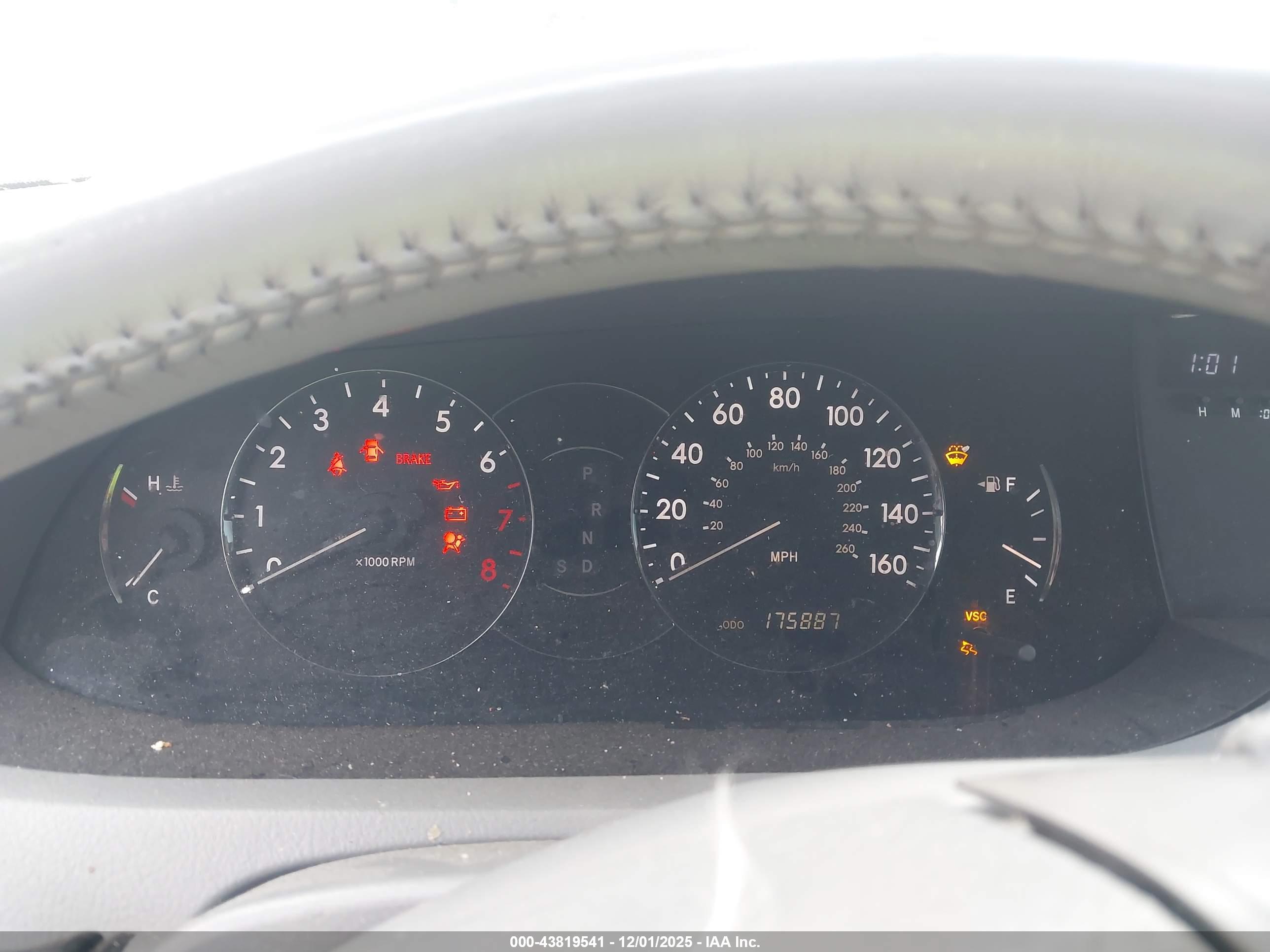 TOYOTA AVALON image 7