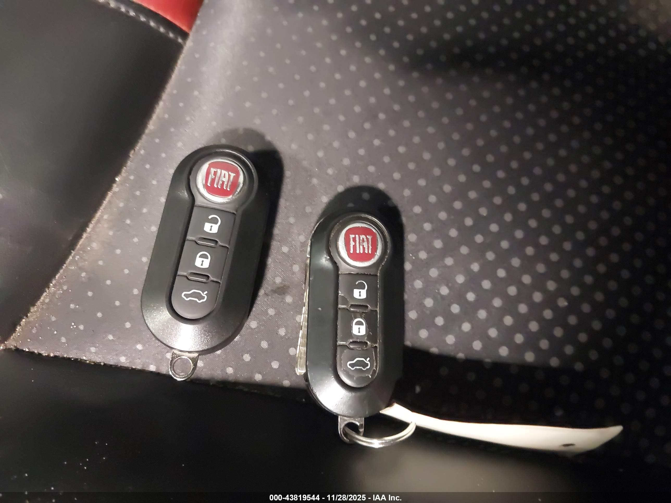 FIAT 500E image 11