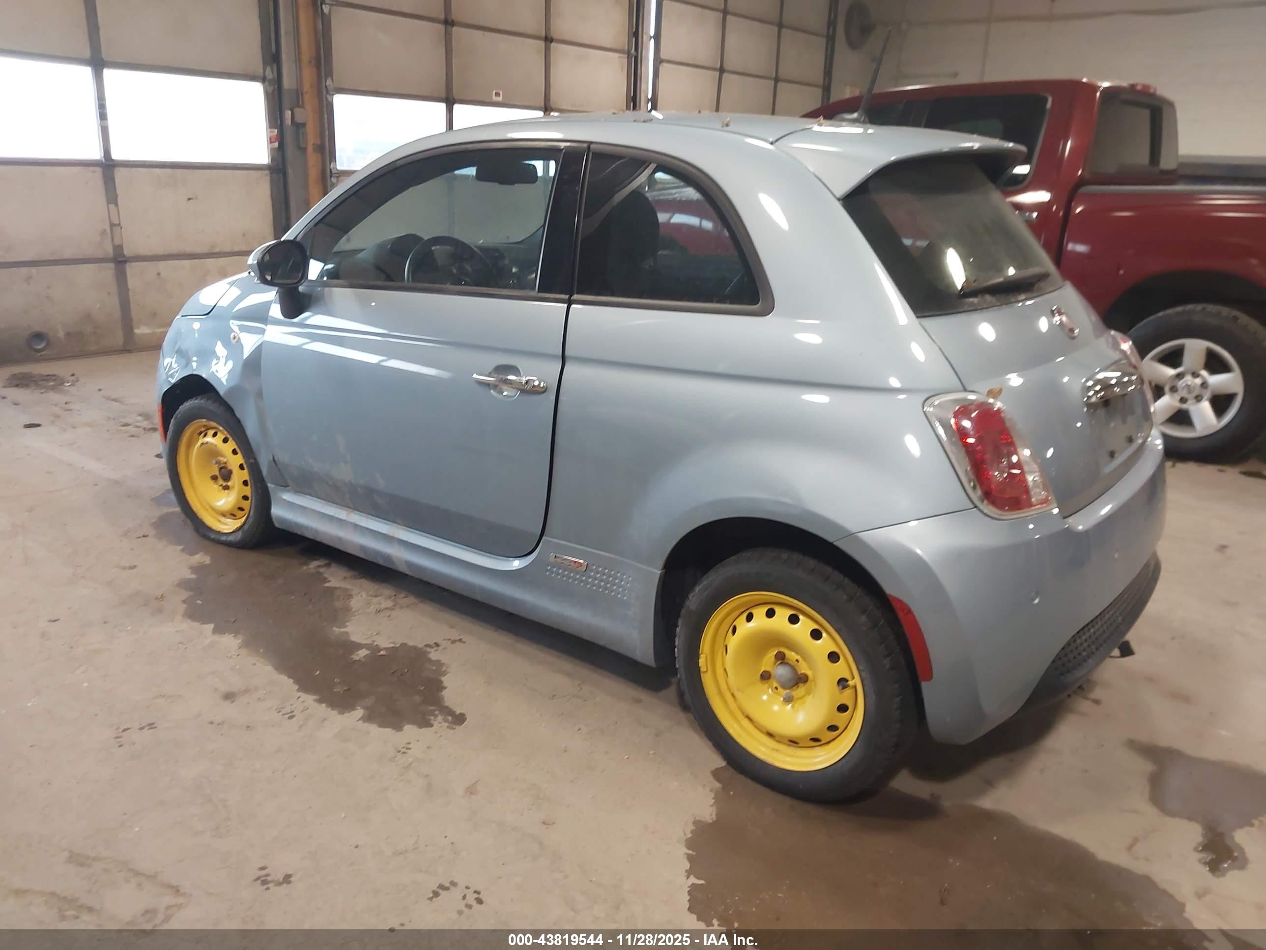 FIAT 500E image 3