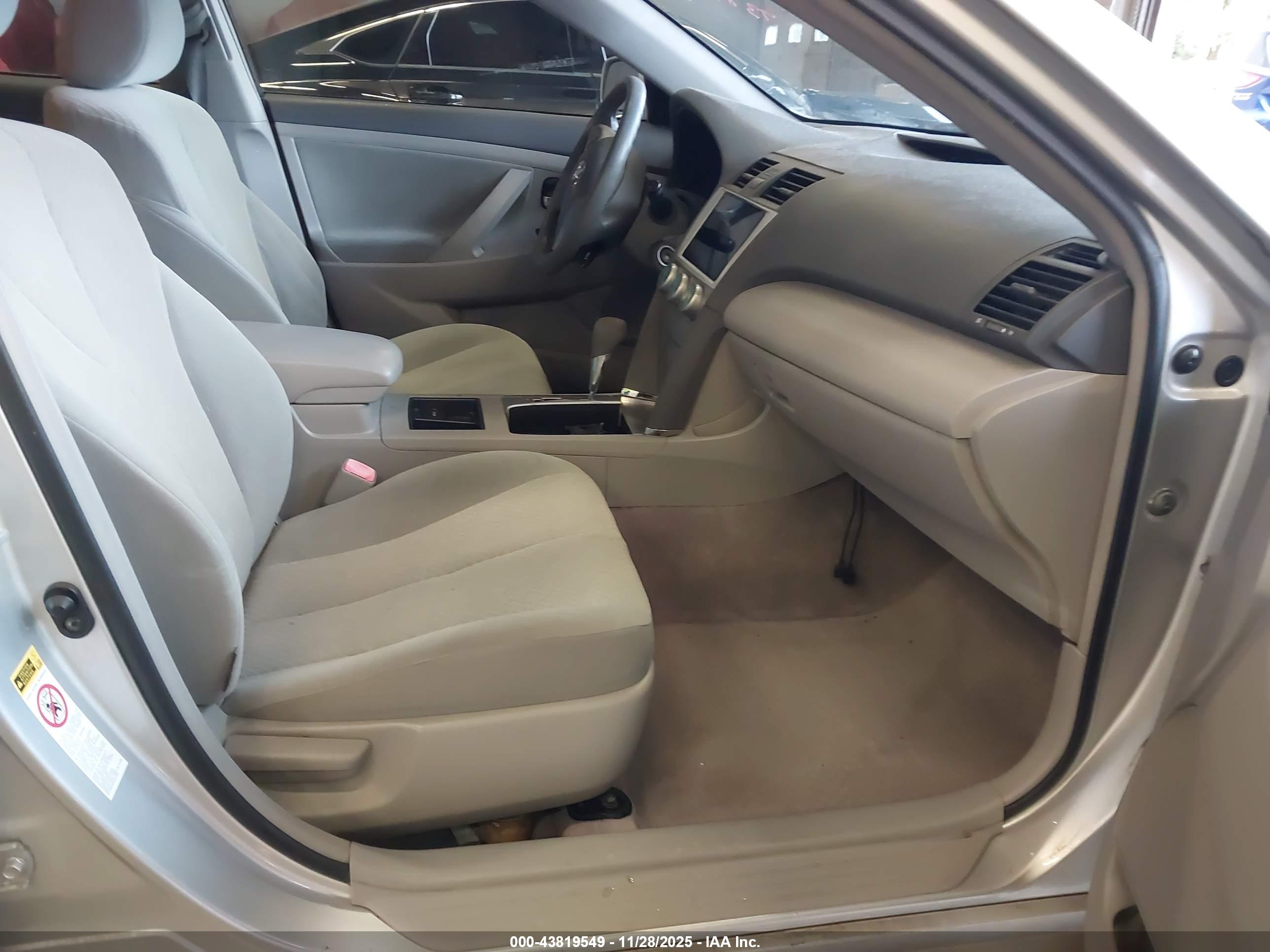 TOYOTA CAMRY image 5