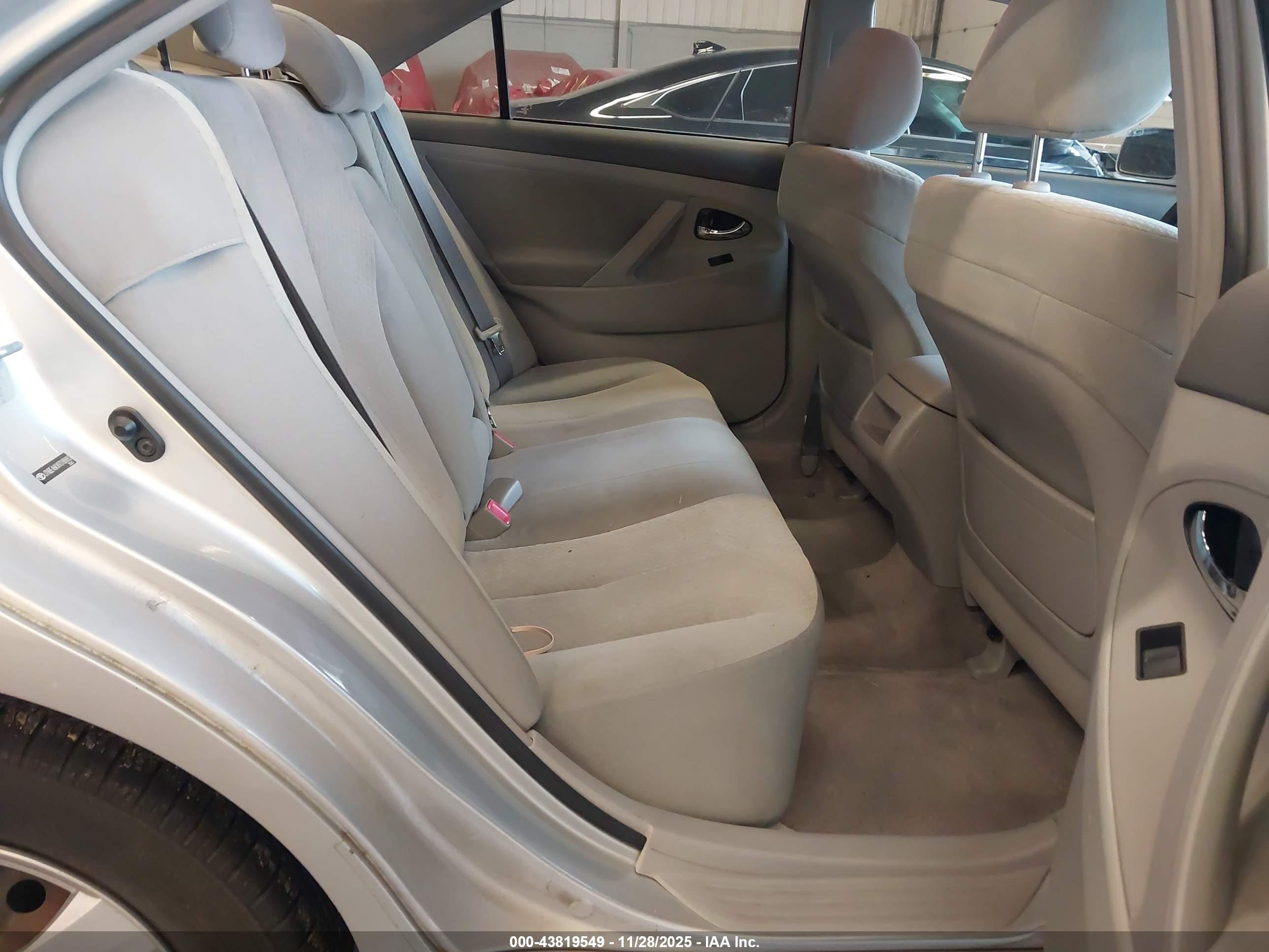TOYOTA CAMRY image 8