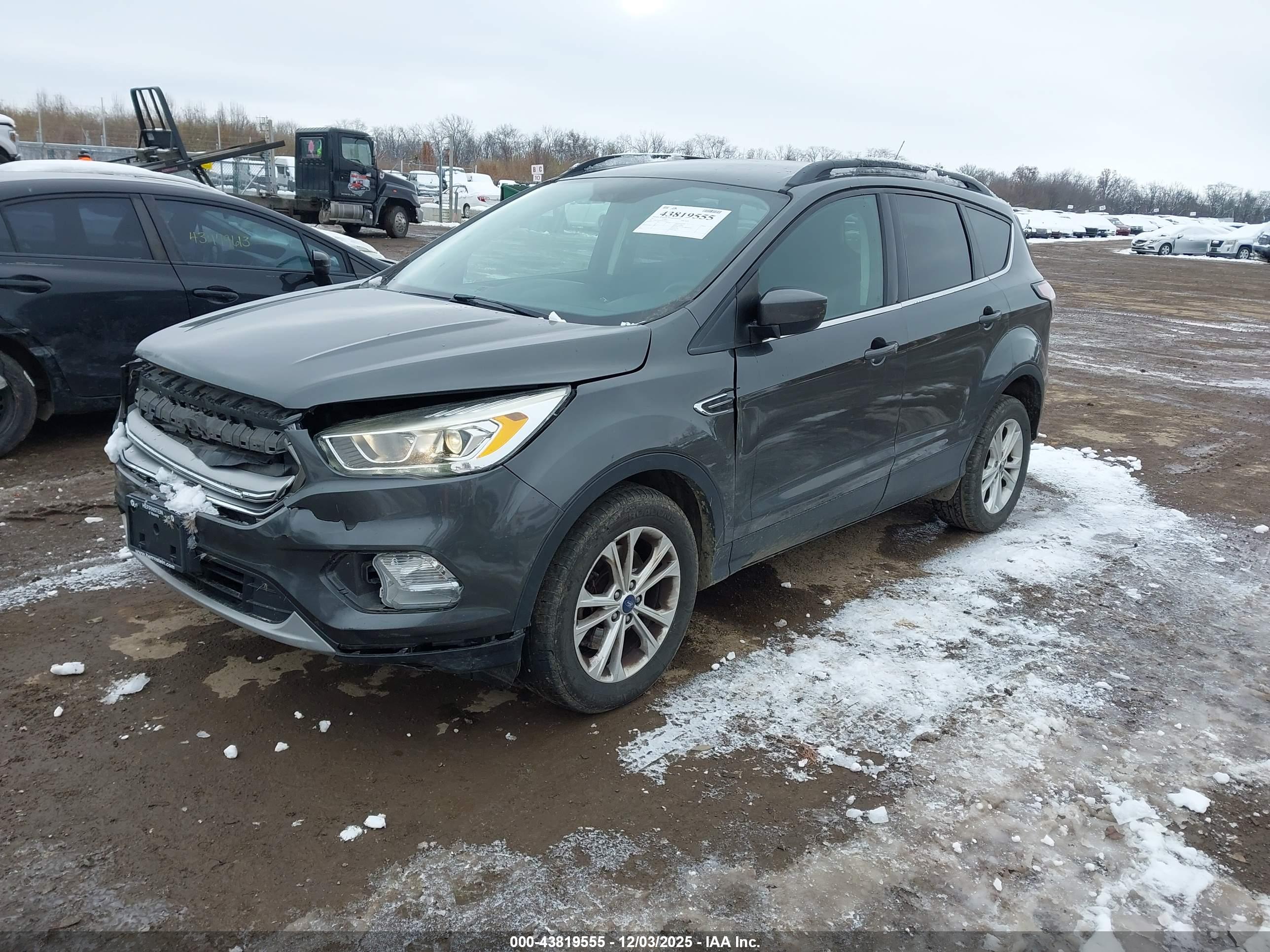 FORD ESCAPE image 2